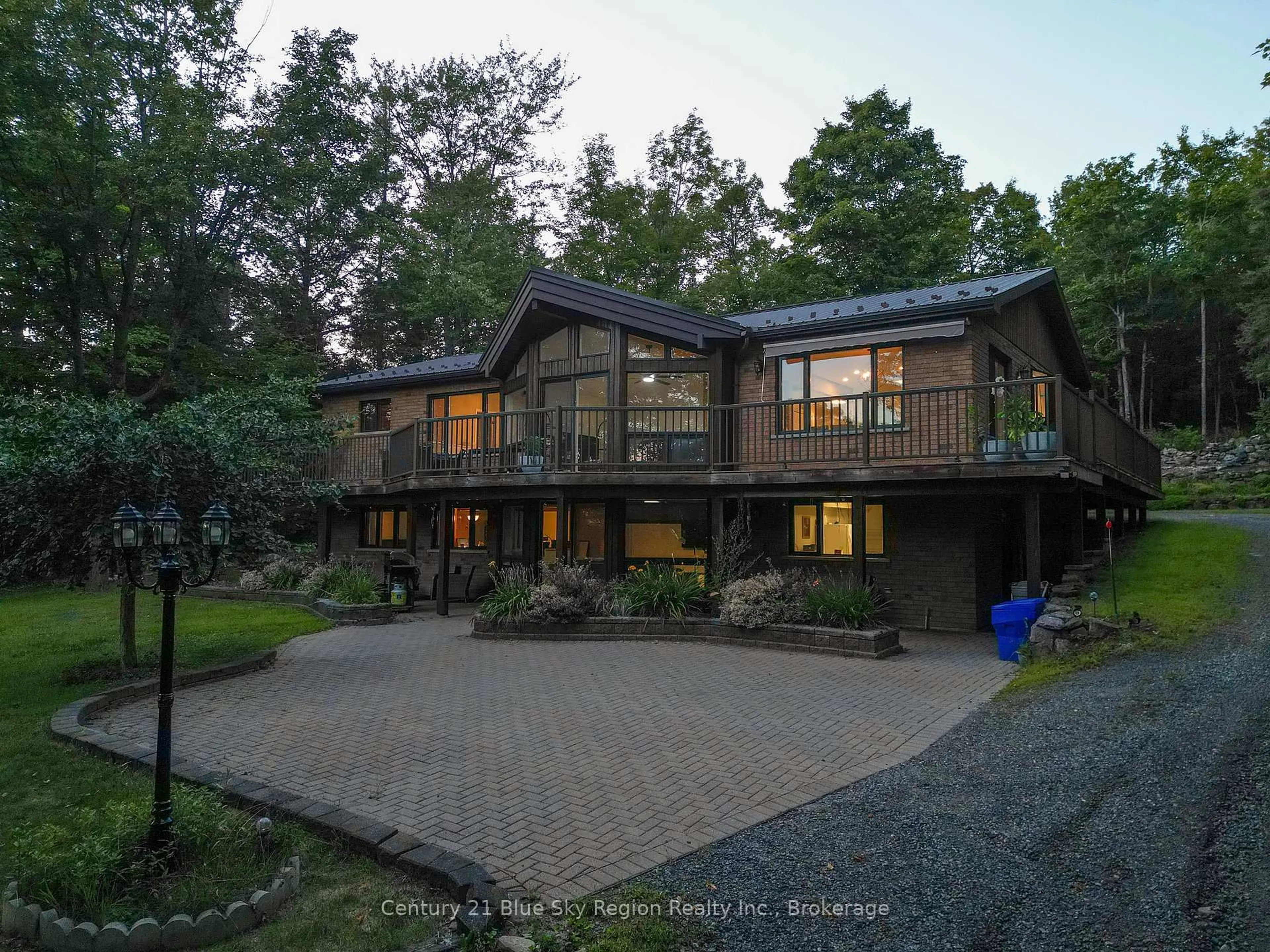 A pic from outside/outdoor area/front of a property/back of a property/a pic from drone, unknown for 708 Anita Ave, North Bay Ontario P1B 8G4