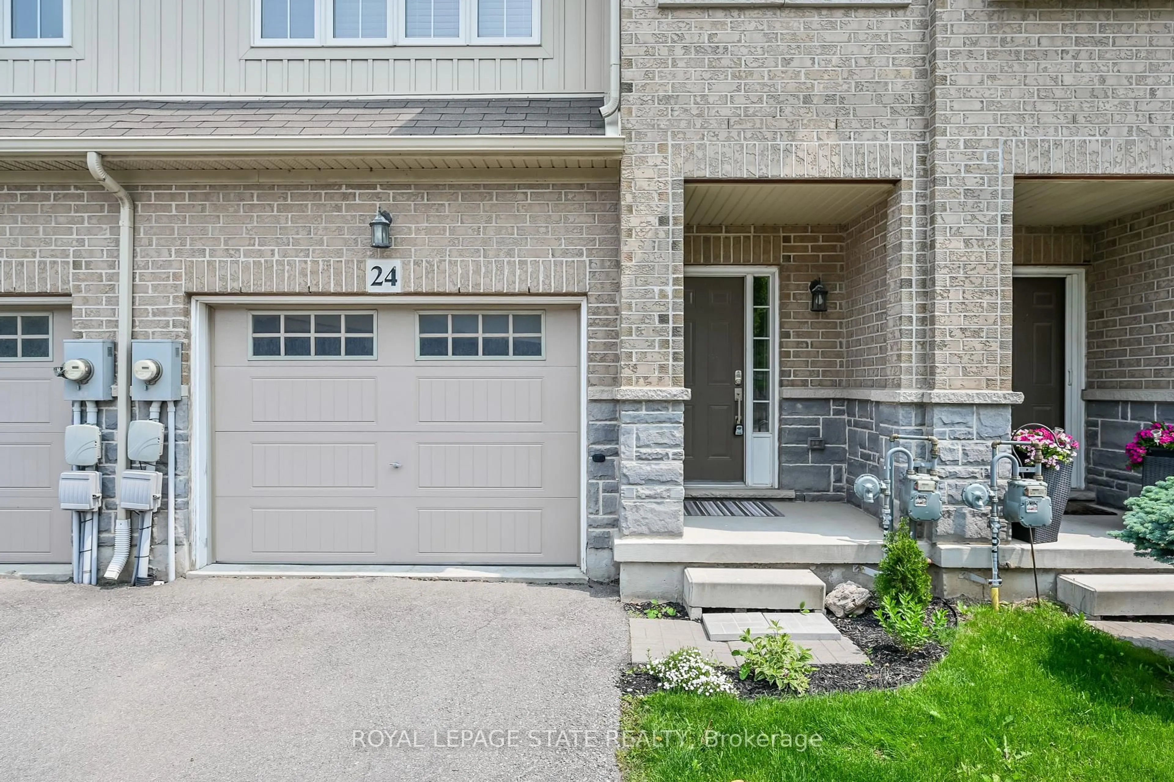 Home with brick exterior material, street for 170 Palacebeach Tr #24, Hamilton Ontario L8E 0H2