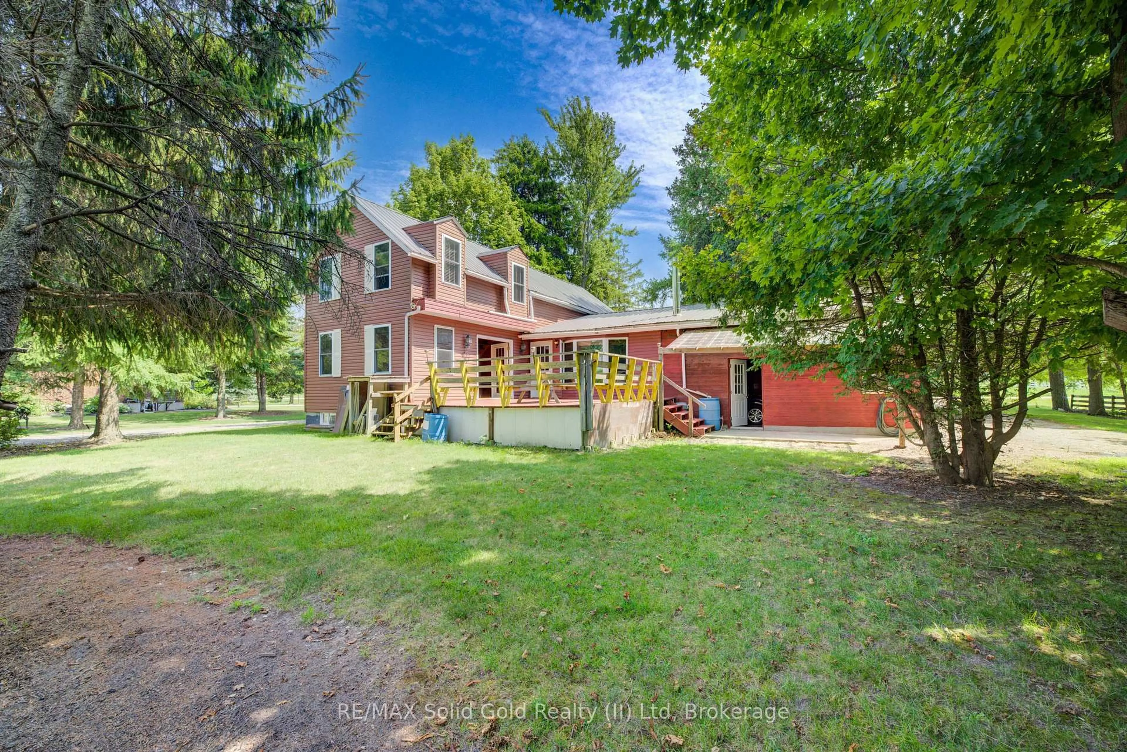 A pic from outside/outdoor area/front of a property/back of a property/a pic from drone, unknown for 17656 Gregory Dr, Thames Centre Ontario N4X 1C6