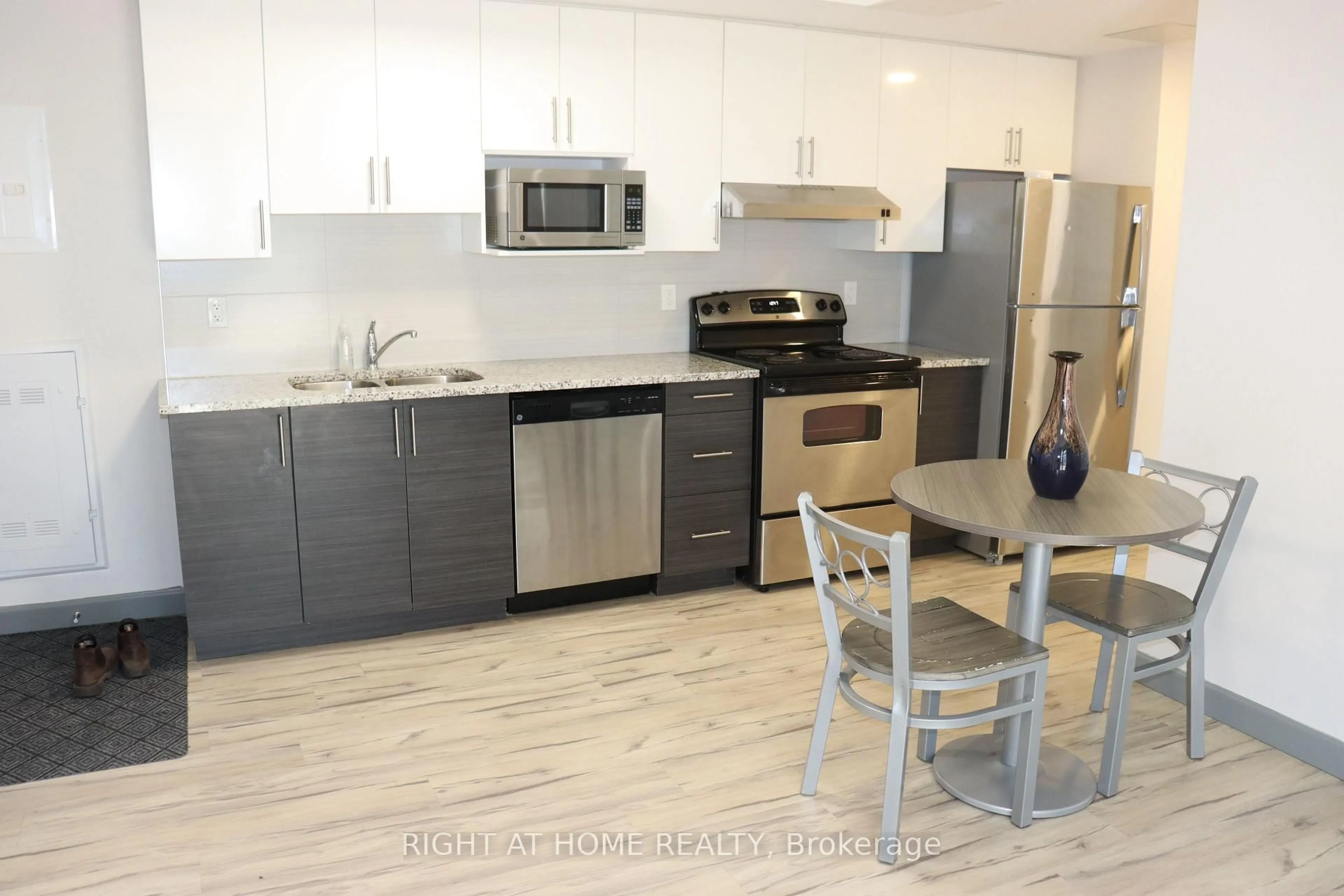 Standard kitchen, unknown for 258B Sunview St #215, Waterloo Ontario N2L 3V9