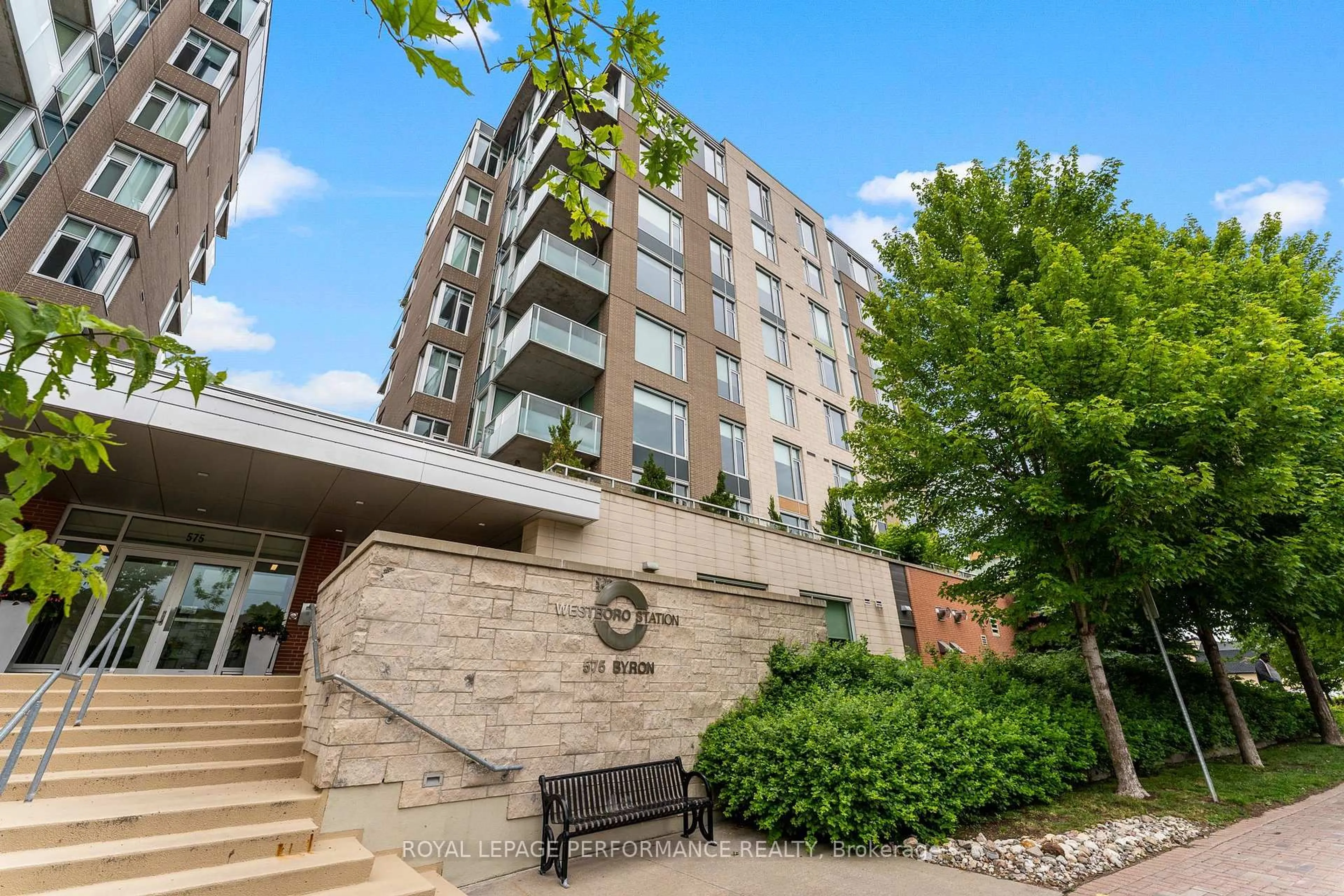 Patio, building for 575 Byron Ave #512, Ottawa Ontario K2A 1R7