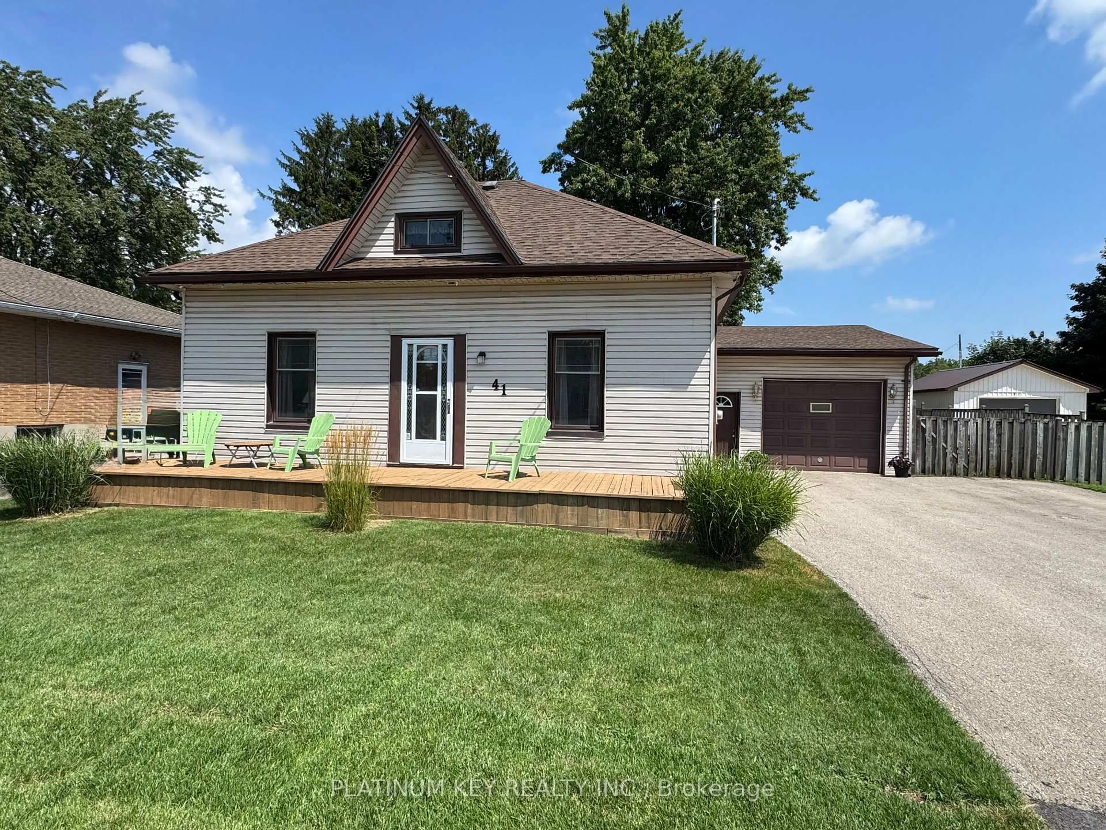 Unknown for 41 Queen St, Strathroy-Caradoc Ontario N7G 2H5