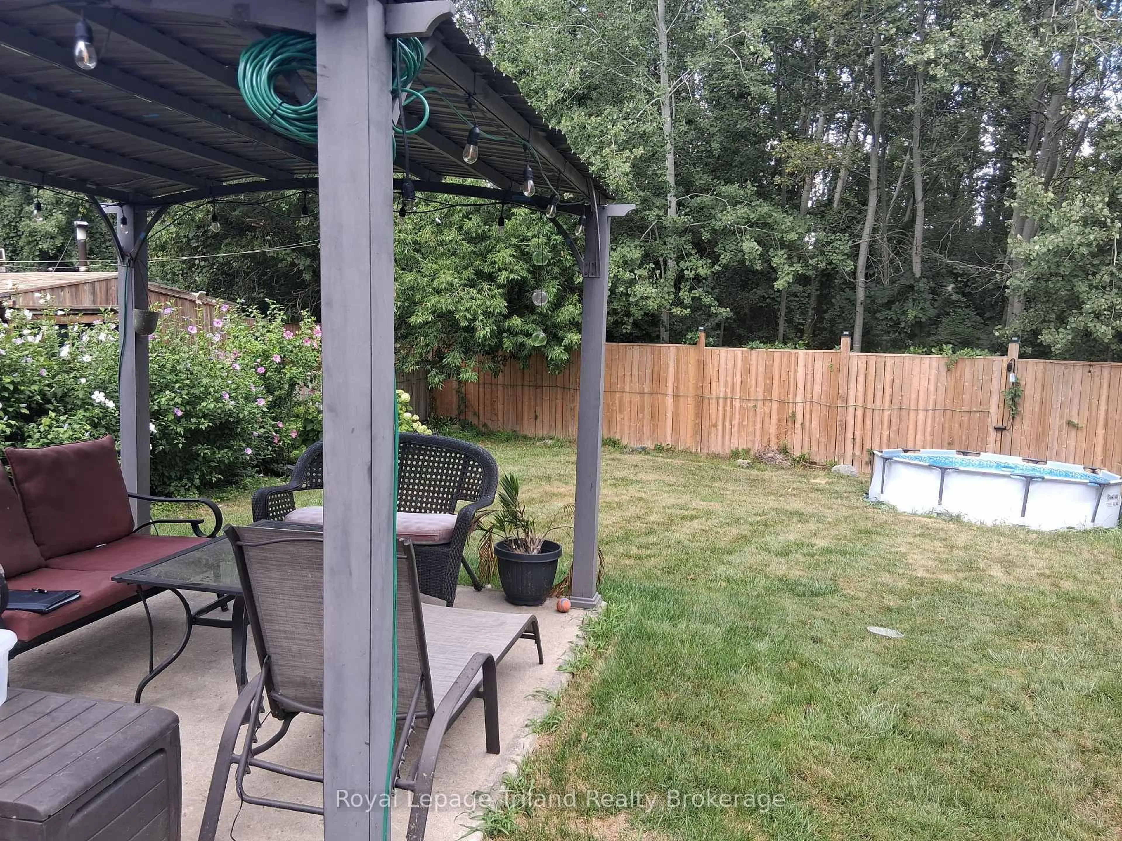 Patio, mountain view for 144 Keats Dr, Woodstock Ontario N4S 8B8