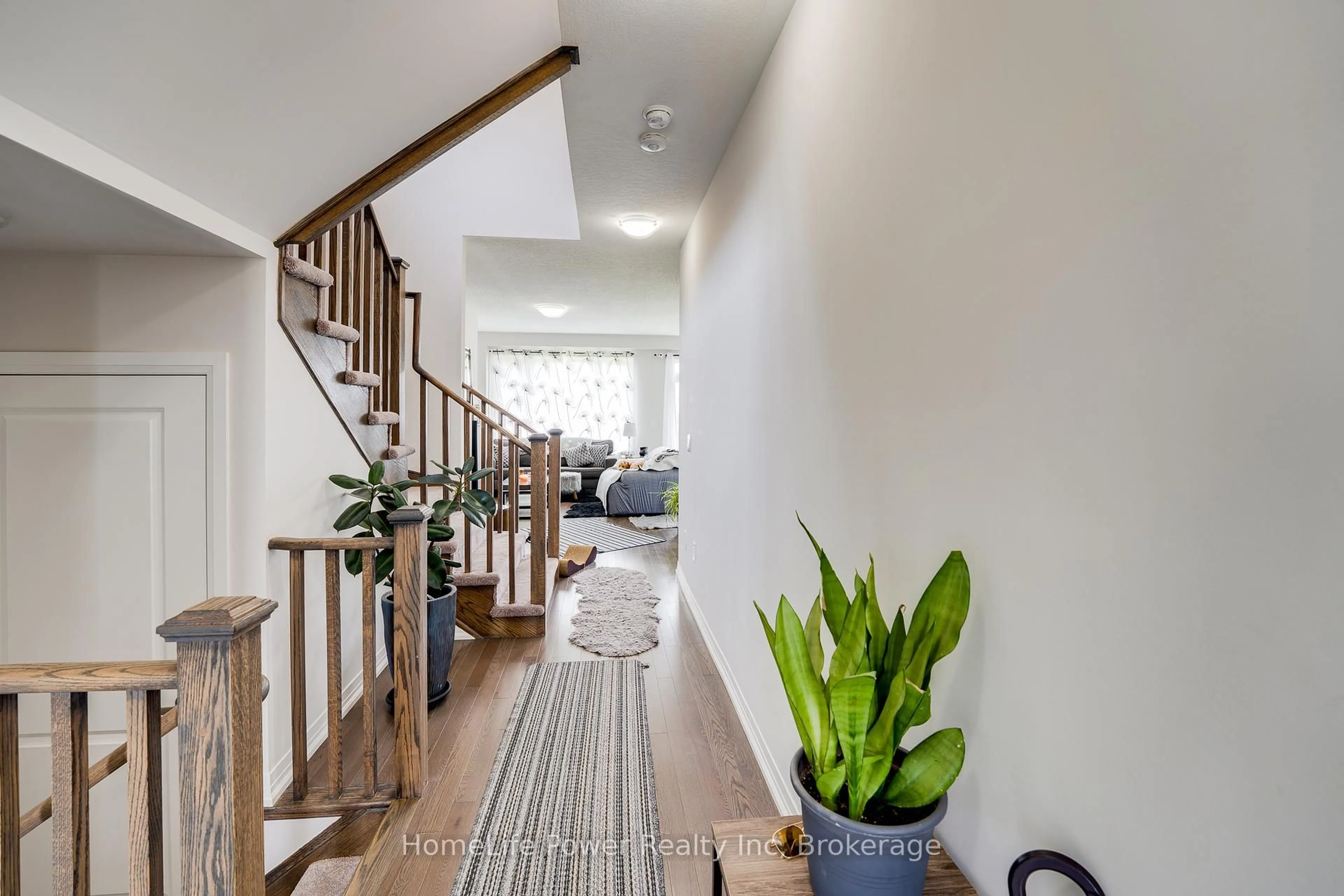 Indoor entryway for 104 BLACKLOCK St, Cambridge Ontario N1S 0E3