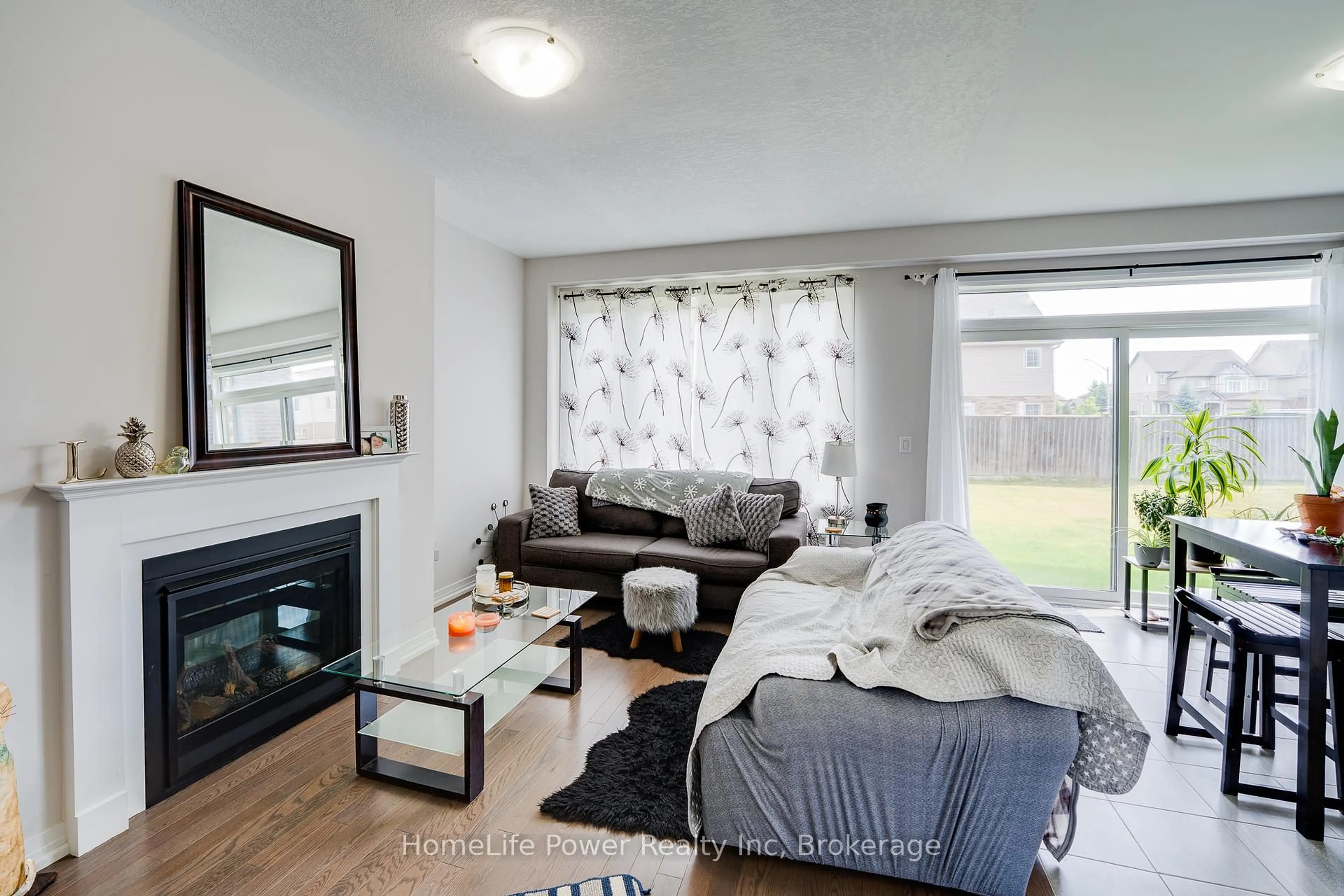 Living room with furniture, wood/laminate floor for 104 BLACKLOCK St, Cambridge Ontario N1S 0E3