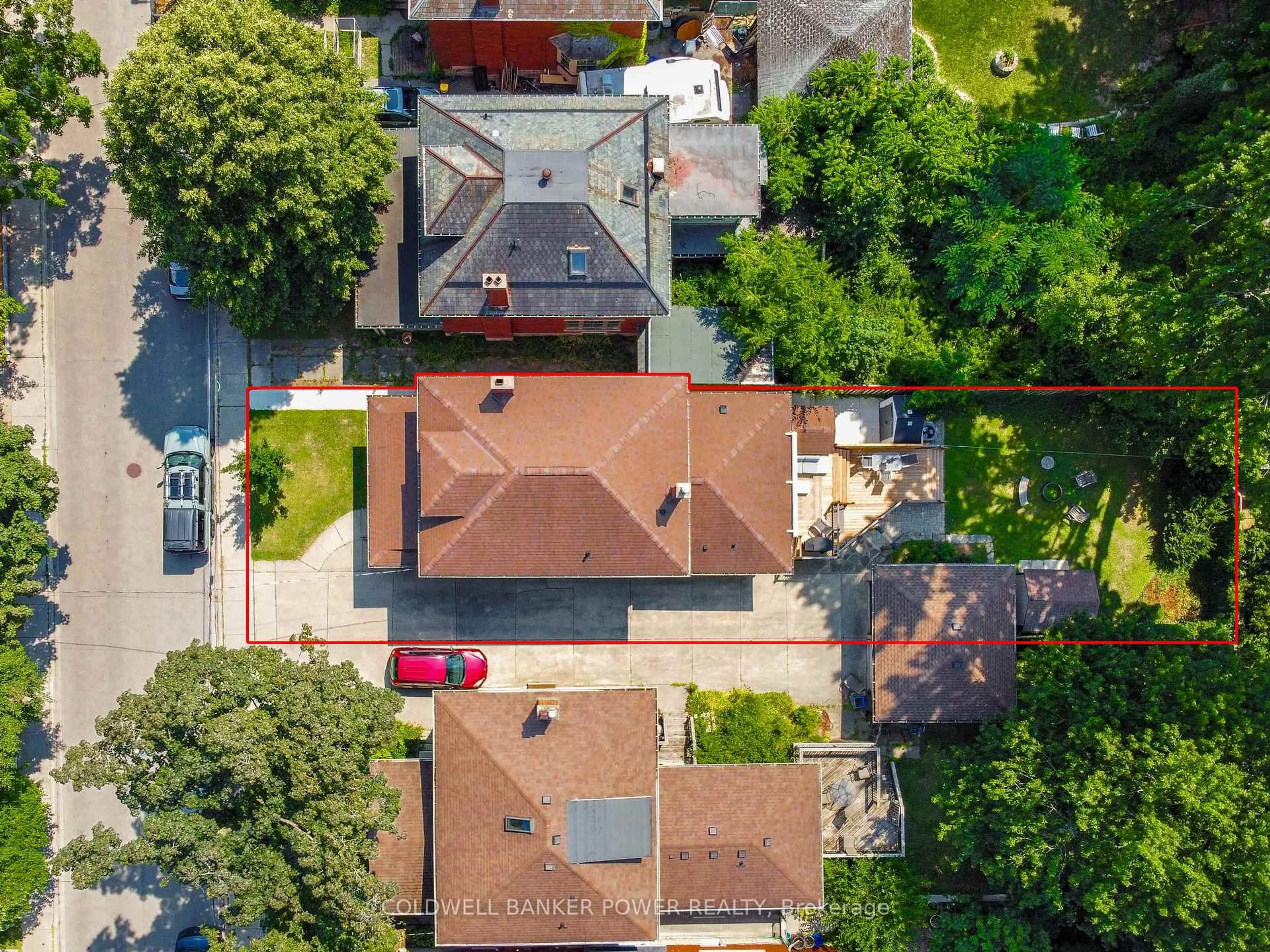 A pic from outside/outdoor area/front of a property/back of a property/a pic from drone, street for 27 Belgrave Ave, London South Ontario N6C 4B3
