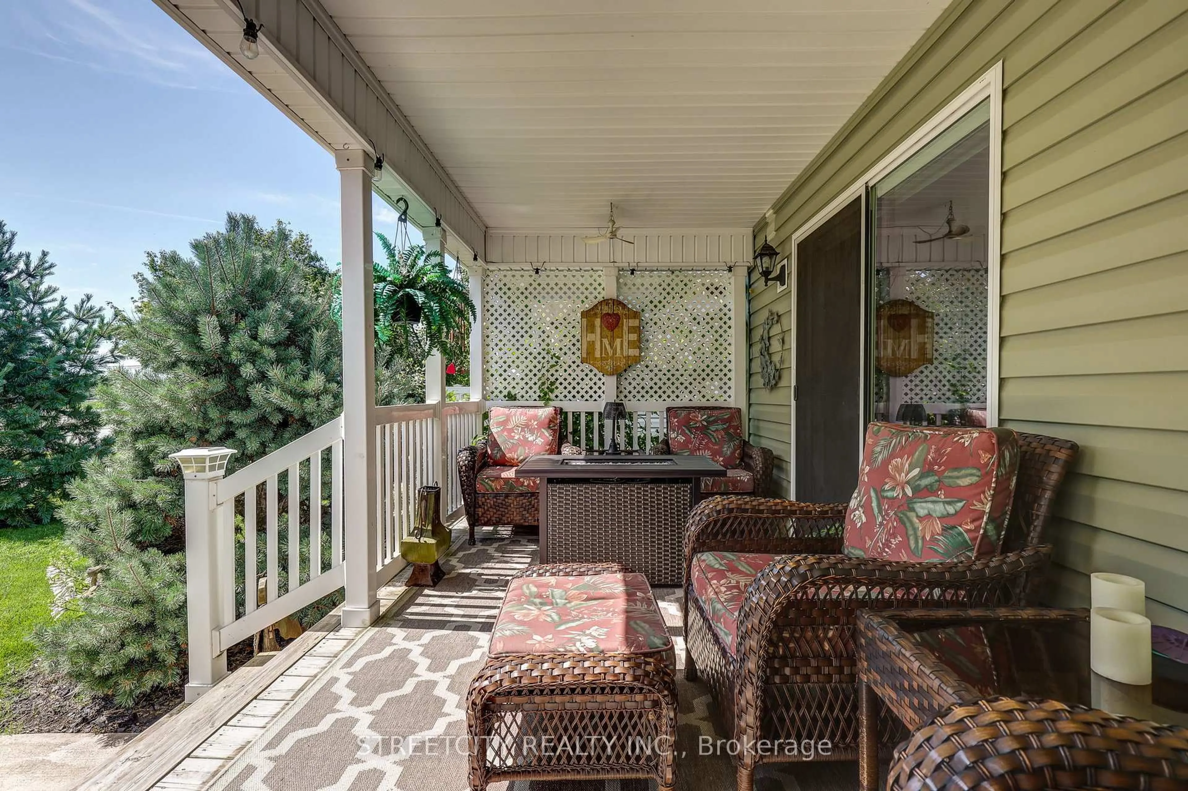 Patio, water/lake/river/ocean view for 481 Richard Cres, Strathroy-Caradoc Ontario N7G 3P4