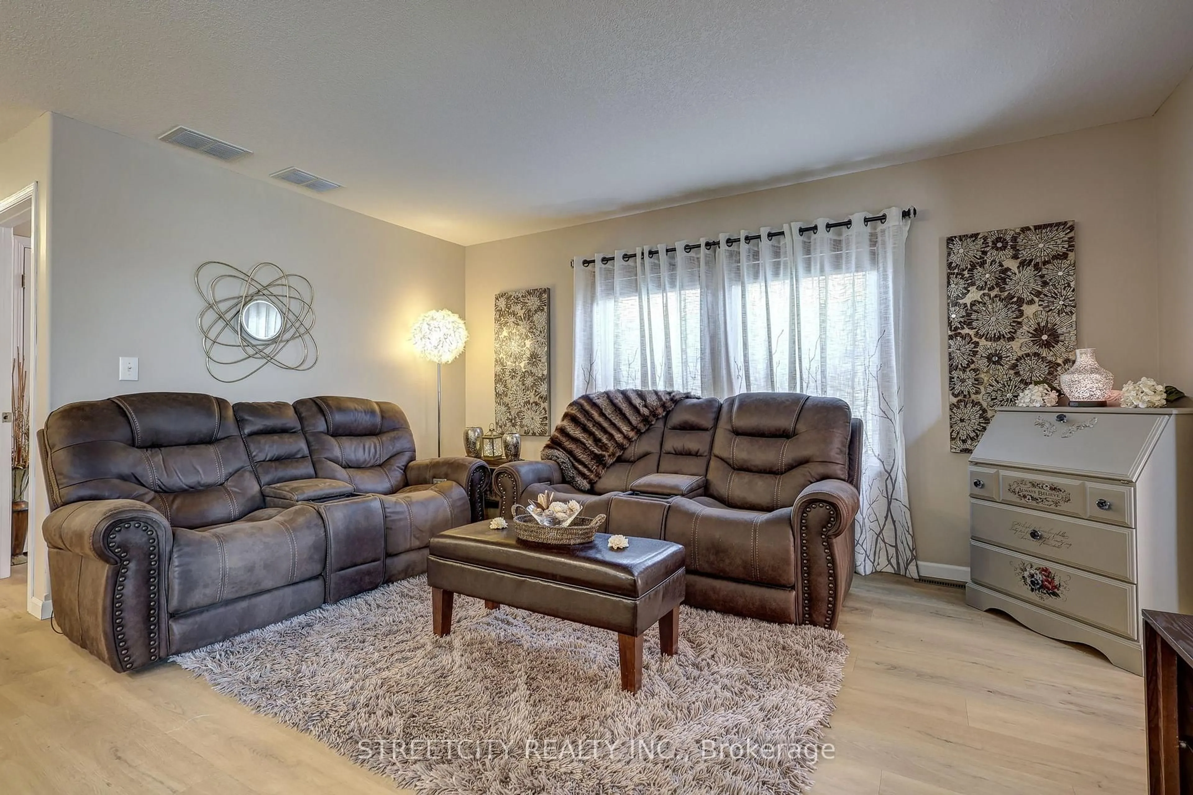 Living room with furniture, unknown for 481 Richard Cres, Strathroy-Caradoc Ontario N7G 3P4