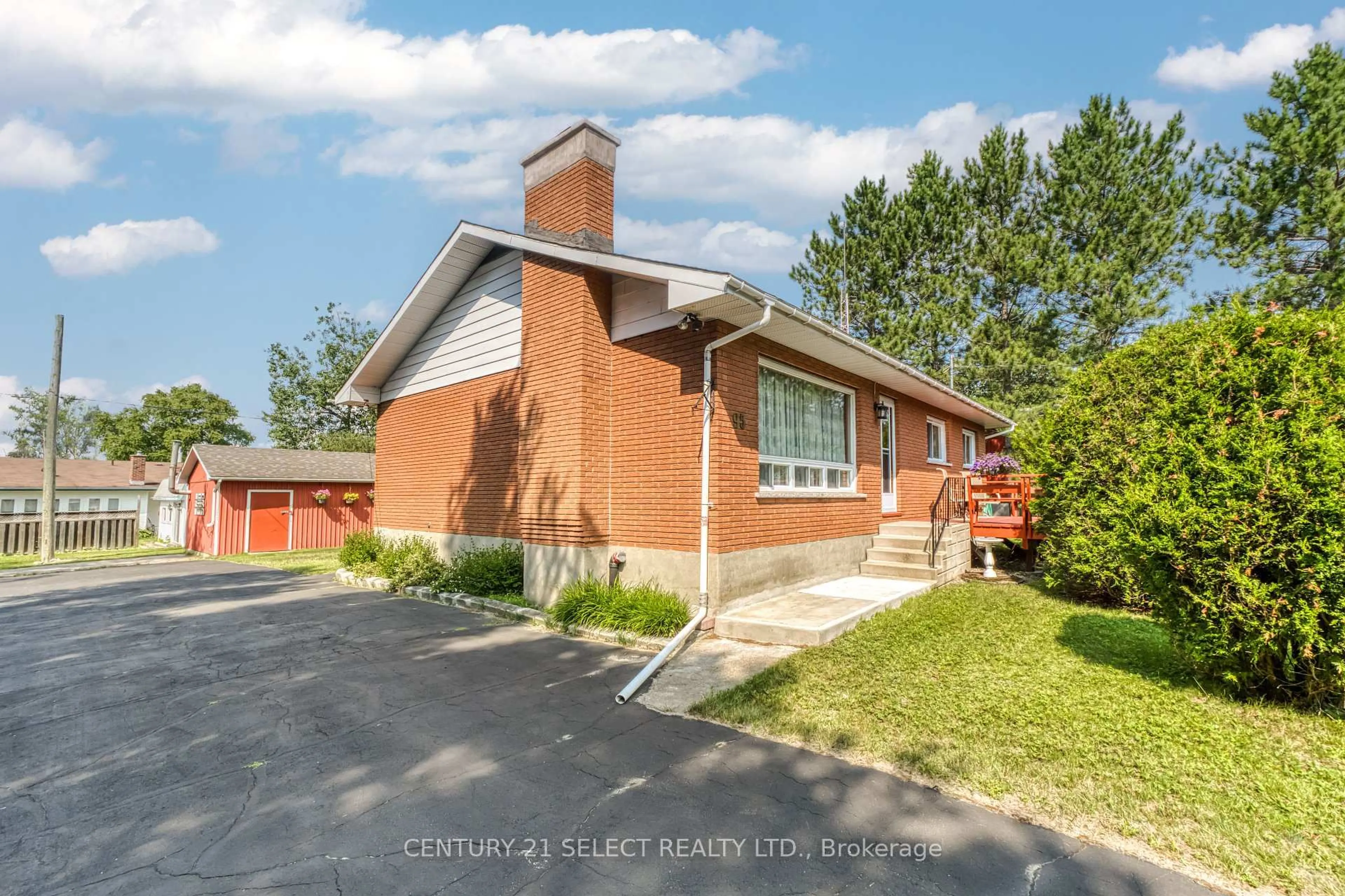 Home with brick exterior material, street for 95 Dufferin St, Greater Sudbury Ontario P0M 1J0