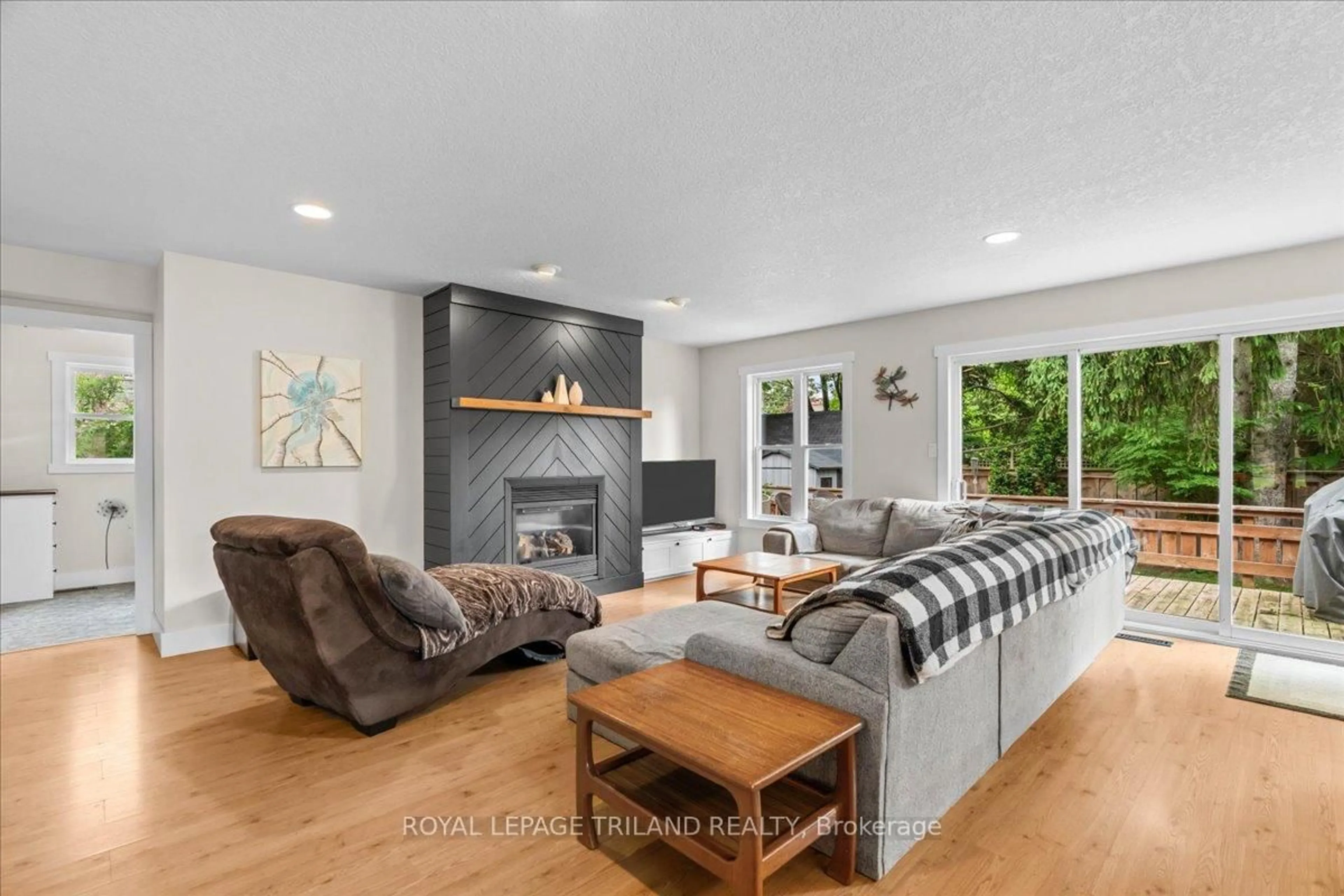Living room with furniture, unknown for 215 Deruiter Dr, Strathroy-Caradoc Ontario N7G 4A6