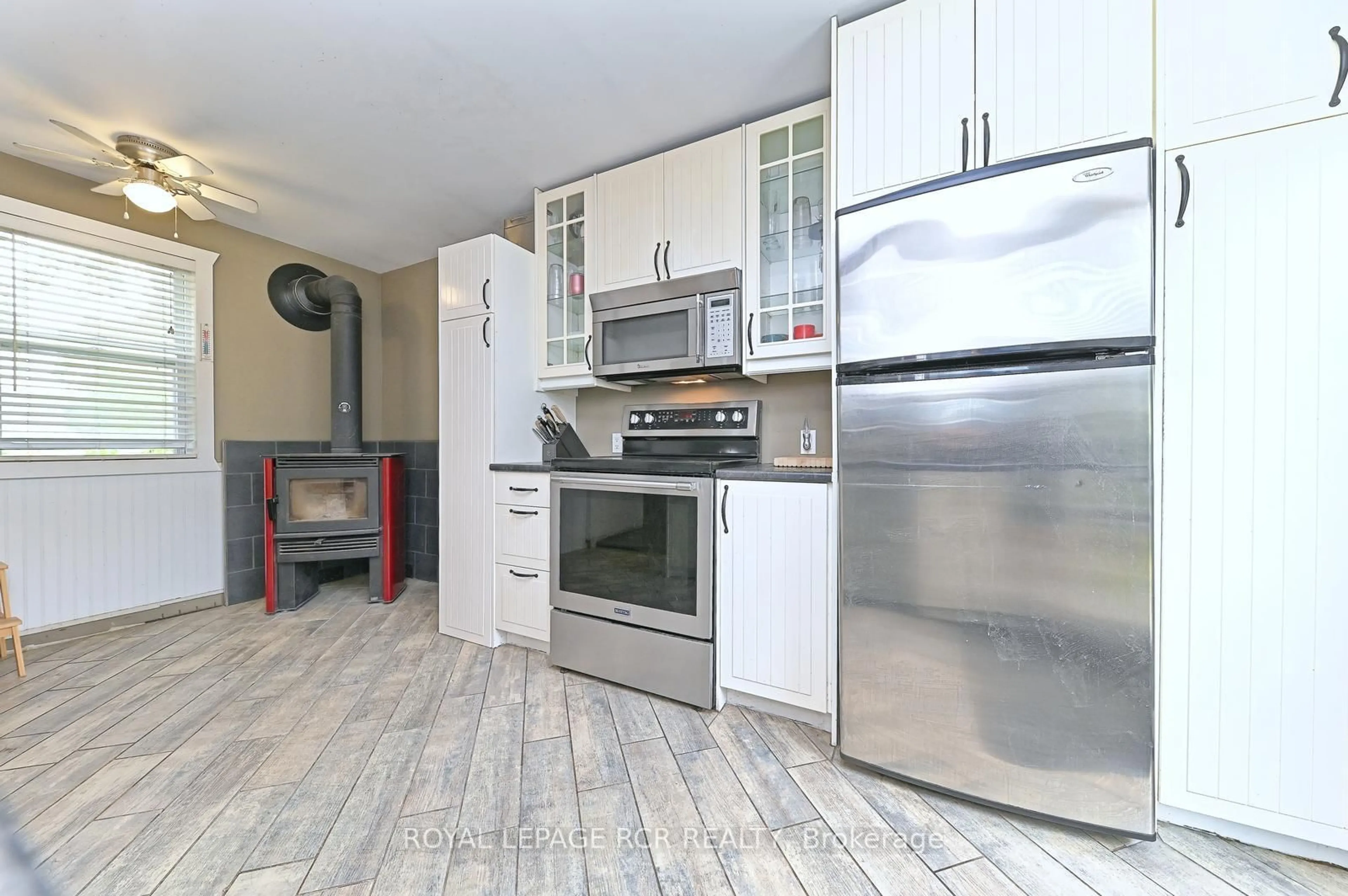 Standard kitchen, unknown for 62008 County Road 3, East Garafraxa Ontario L9W 7H7