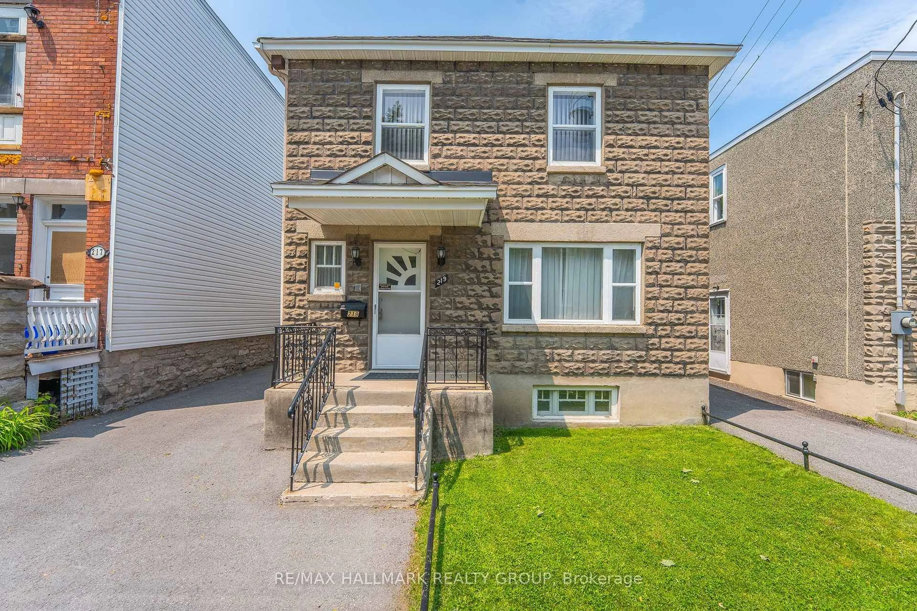 Home with brick exterior material, street for 219 Bruyère St, Ottawa Ontario K1N 5E4