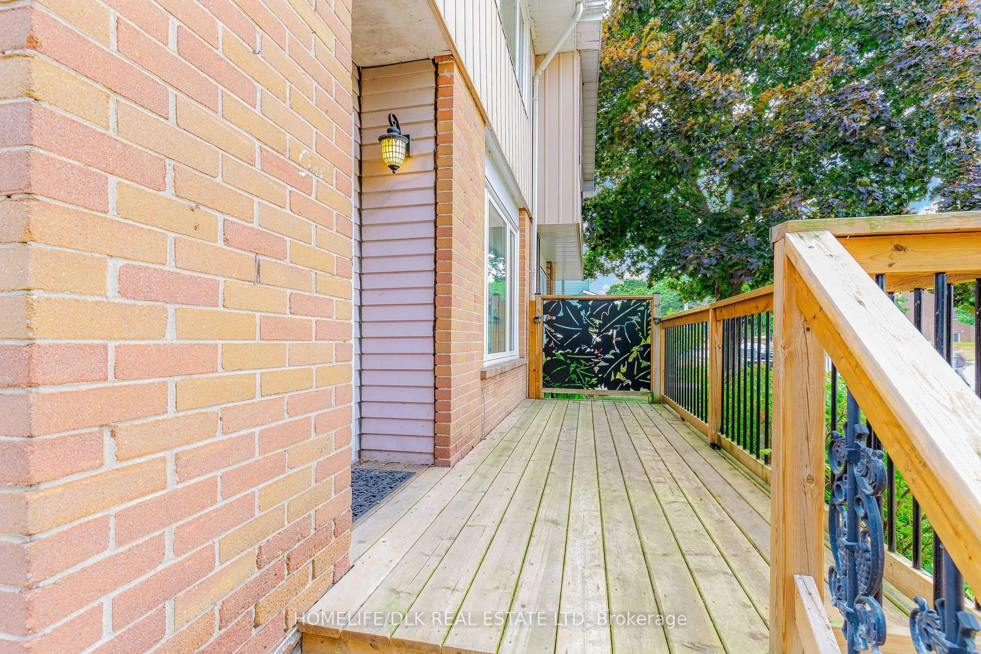 Patio, street for 751 Laurier Blvd, Brockville Ontario K6V 5Z3