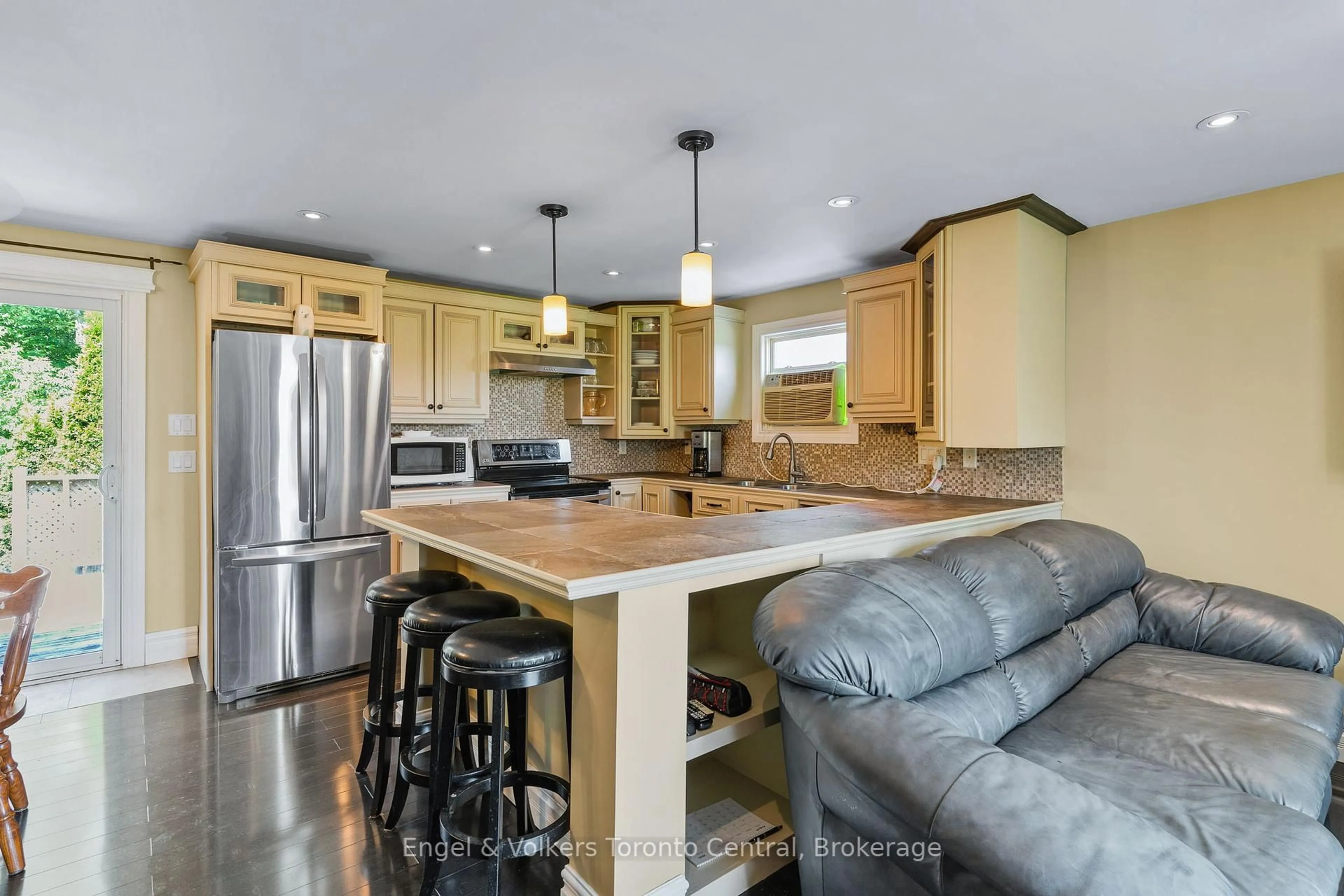 Open concept kitchen, unknown for 122467 Grey 5 Rd, Georgian Bluffs Ontario N4K 5N5