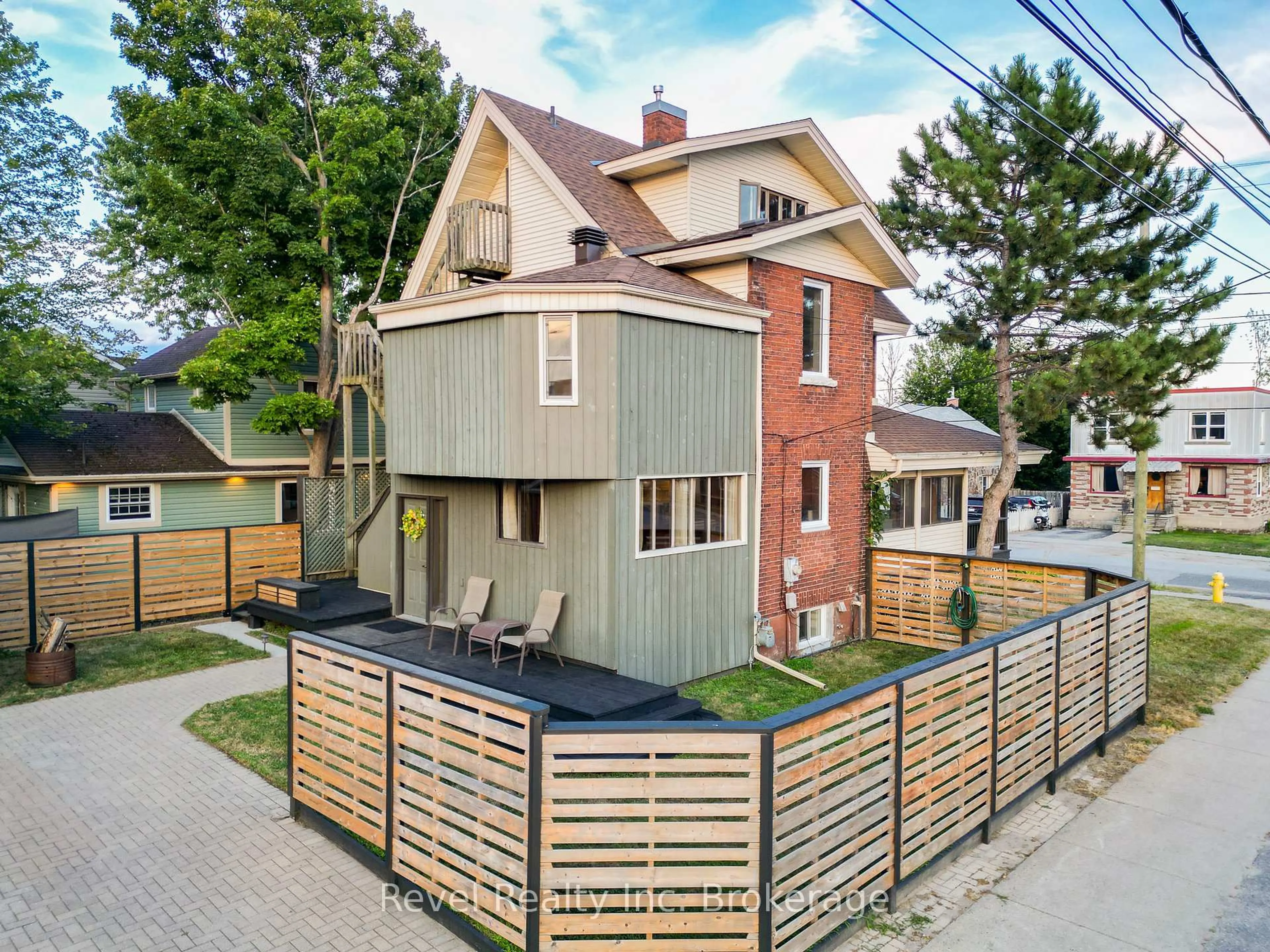 Home with brick exterior material, street for 1006 FRASER St, North Bay Ontario P1B 3X9