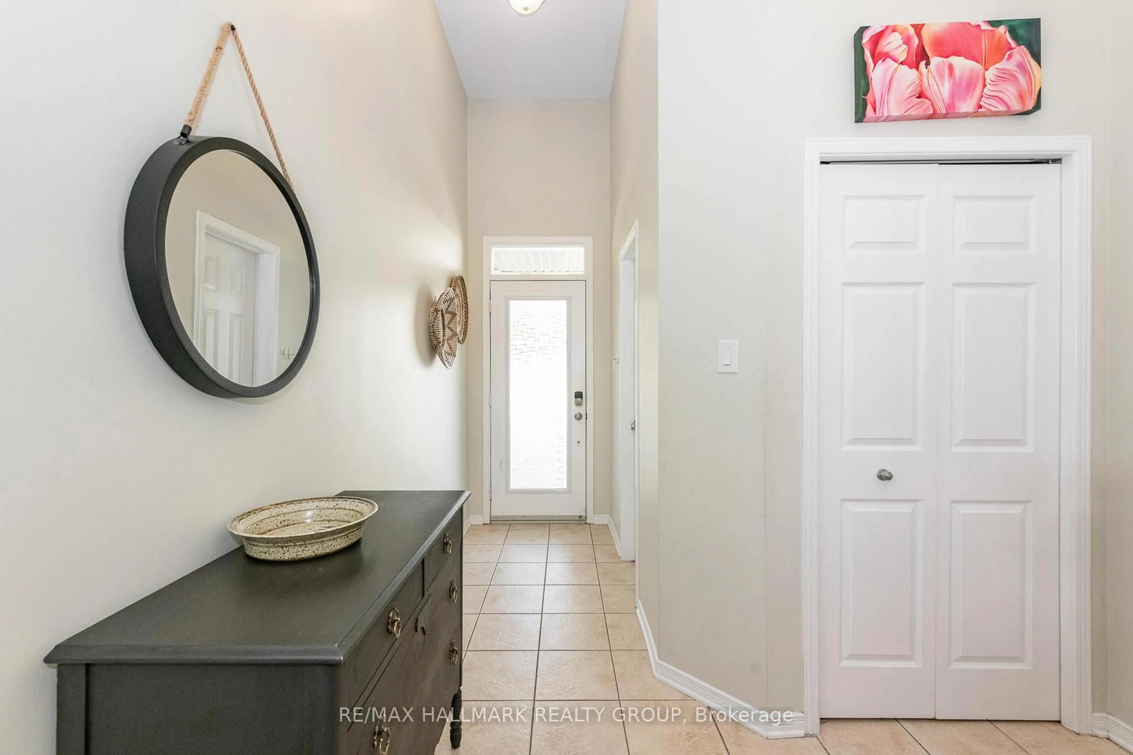 Indoor entryway for 261 Parkrose Private, Ottawa Ontario K4A 0N8