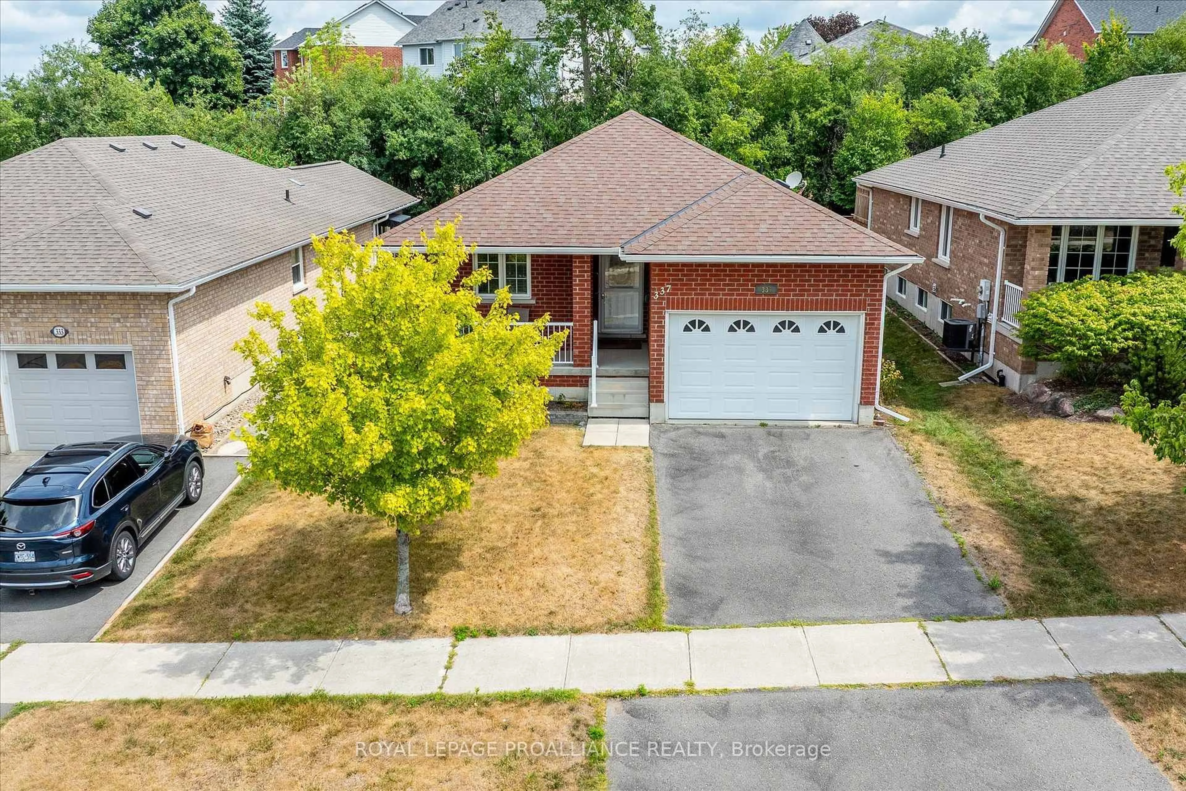 A pic from outside/outdoor area/front of a property/back of a property/a pic from drone, street for 337 Bianco Cres, Peterborough West Ontario K9K 0A5