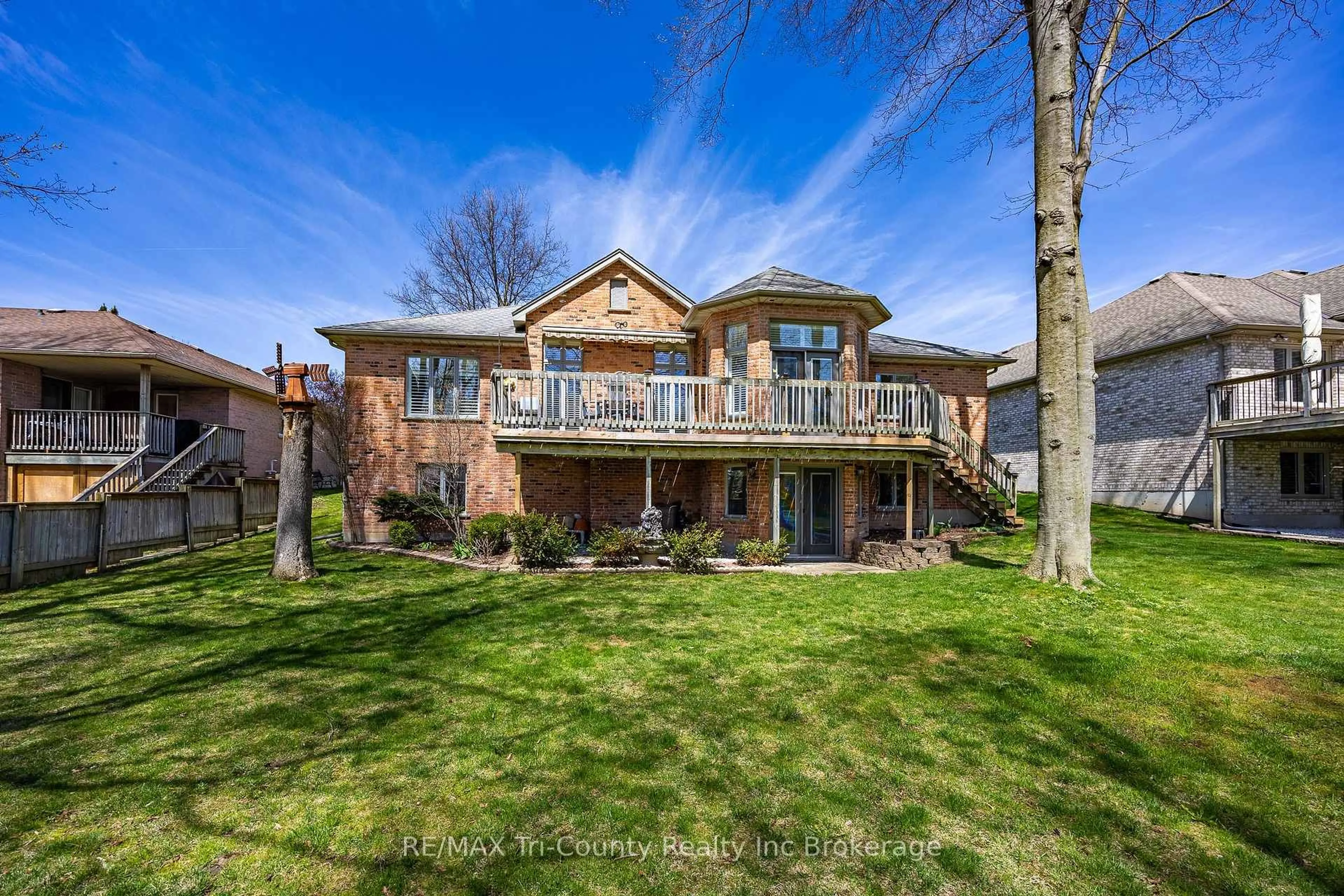 Home with brick exterior material, unknown for 11 Woodside Dr, Tillsonburg Ontario N4G 5P9
