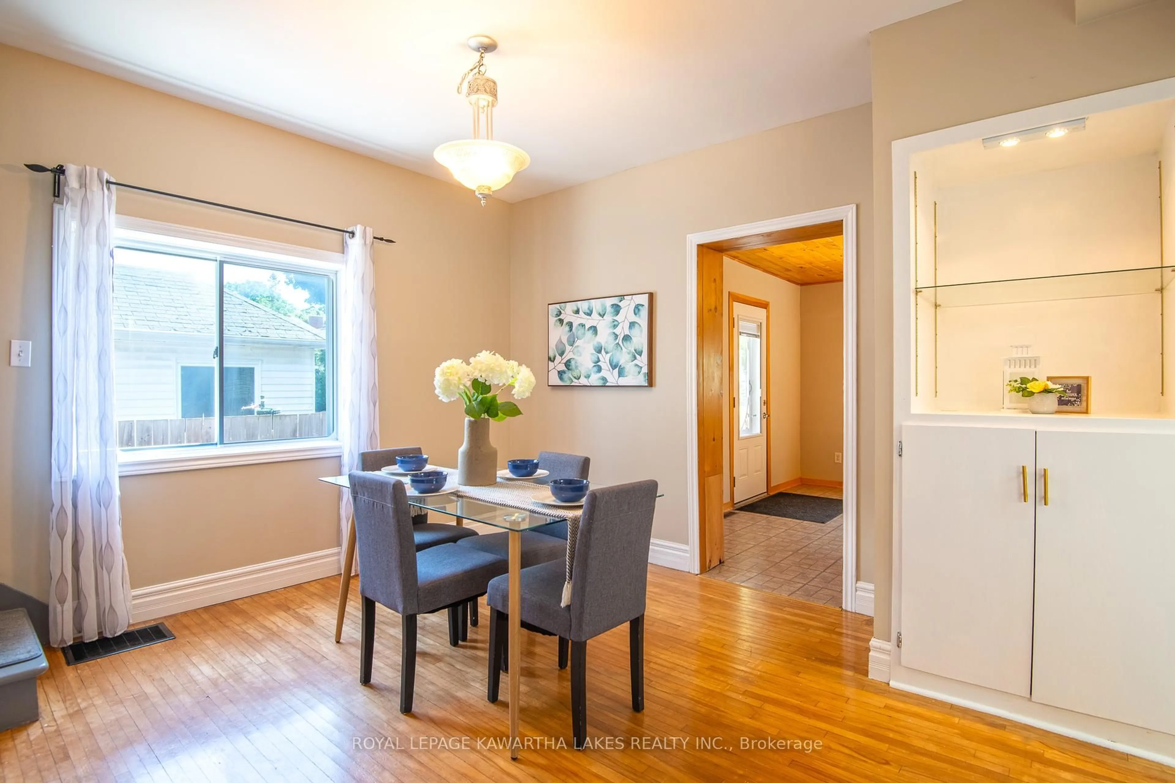 Dining room, wood/laminate floor for 91 Glenelg St, Kawartha Lakes Ontario K9V 2V8