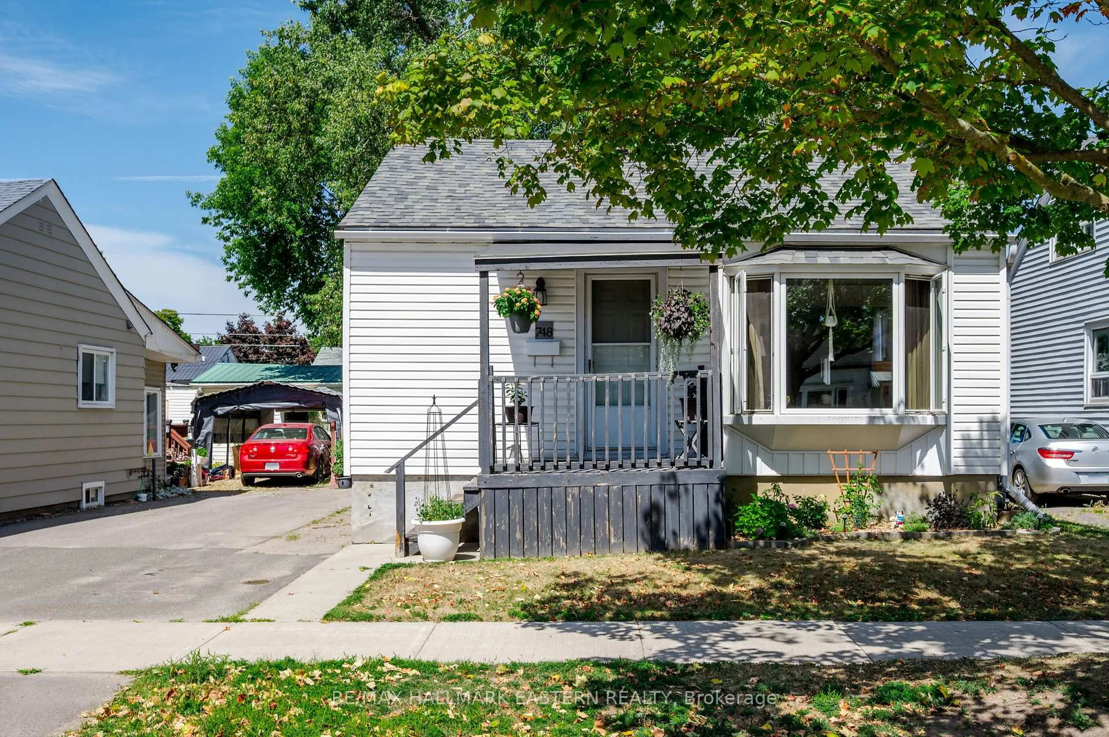 Home with vinyl exterior material, street for 748 New Romaine St, Peterborough Ontario K9J 2E9