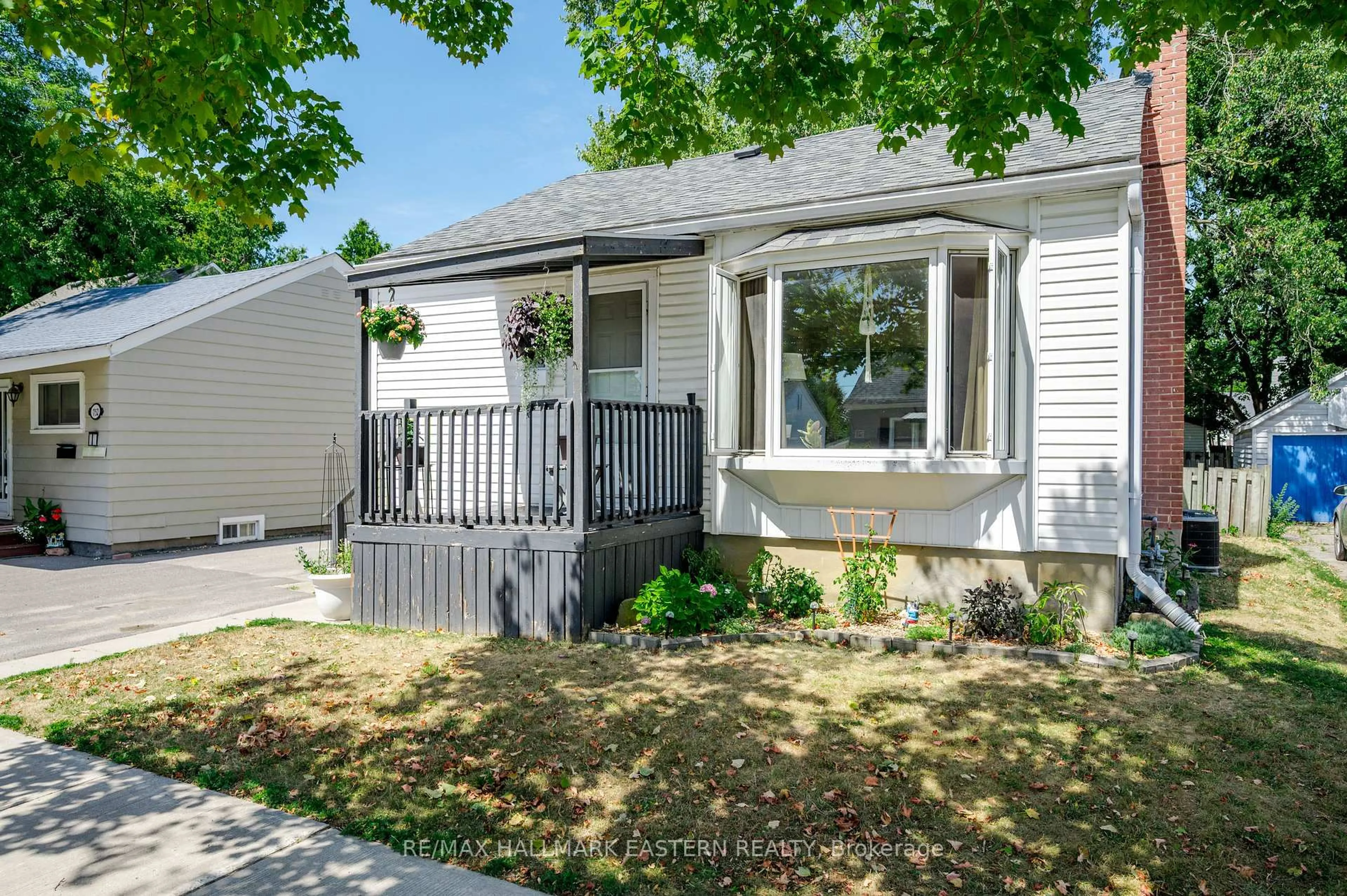 Home with vinyl exterior material, street for 748 New Romaine St, Peterborough Ontario K9J 2E9