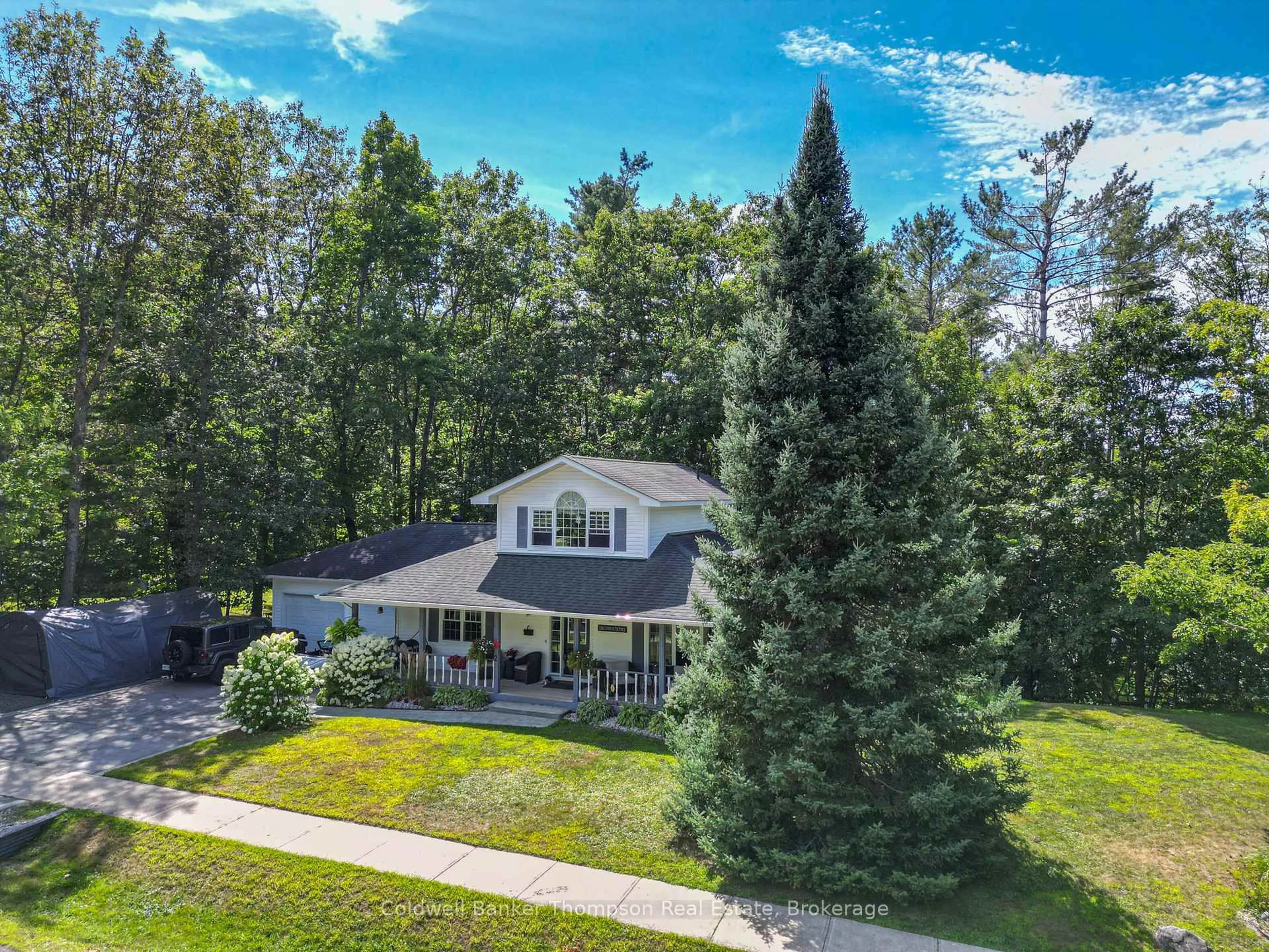A pic from outside/outdoor area/front of a property/back of a property/a pic from drone, mountain view for 2 The Granite Bluff, Bracebridge Ontario P1L 1L4