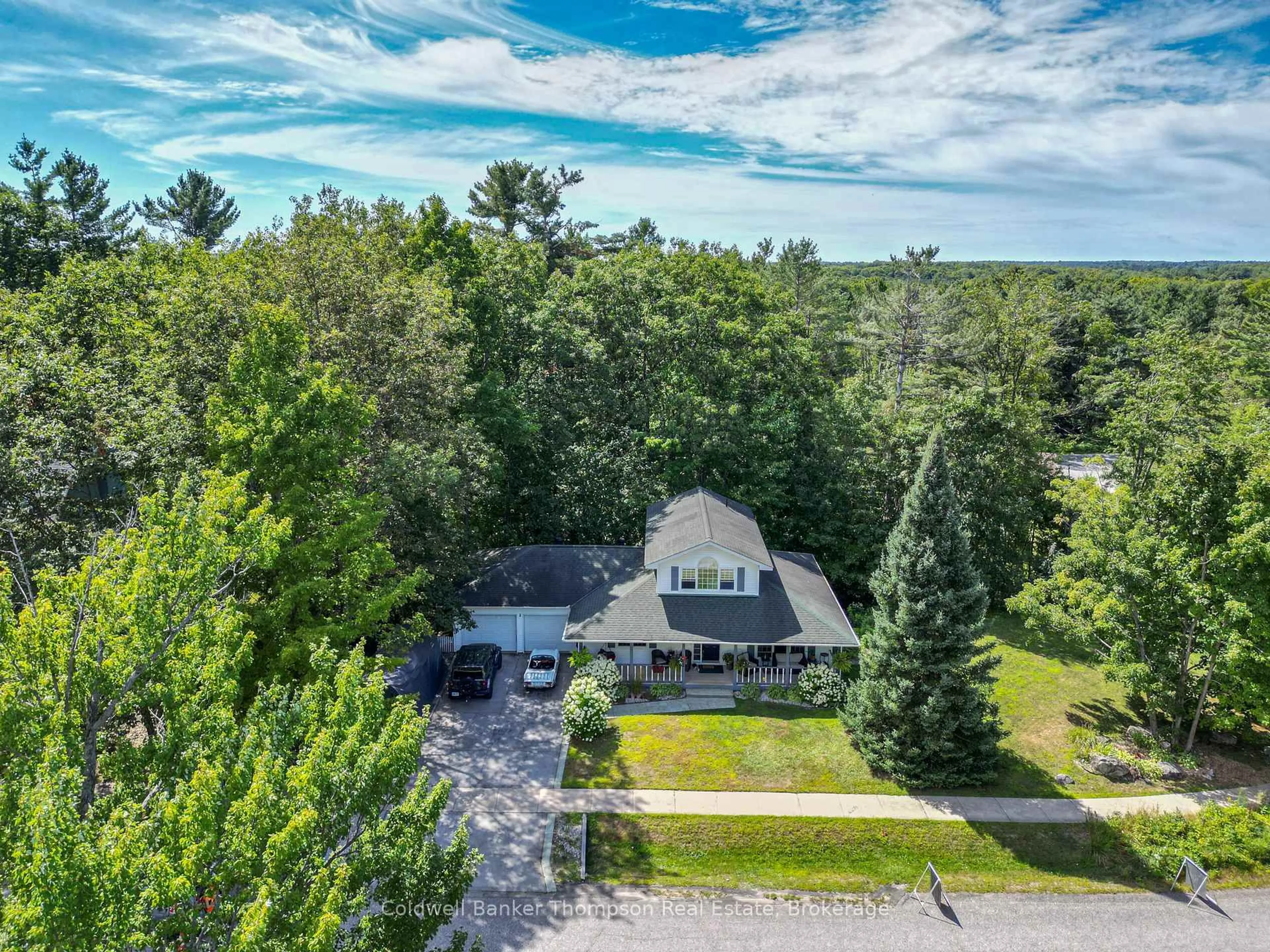 A pic from outside/outdoor area/front of a property/back of a property/a pic from drone, water/lake/river/ocean view for 2 The Granite Bluff, Bracebridge Ontario P1L 1L4