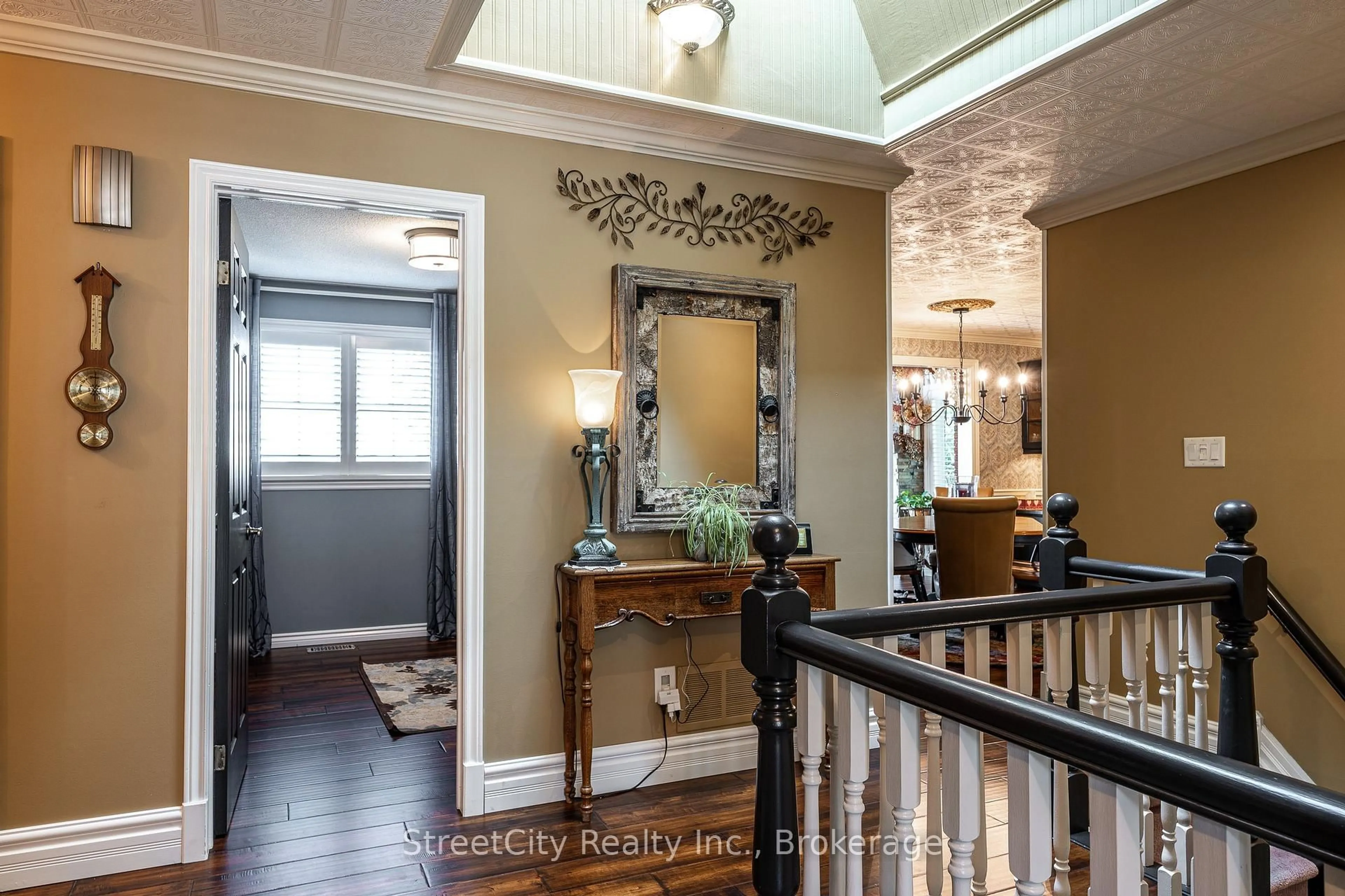 Indoor entryway for 34 Nithview Crt, Wilmot Ontario N3A 2H4