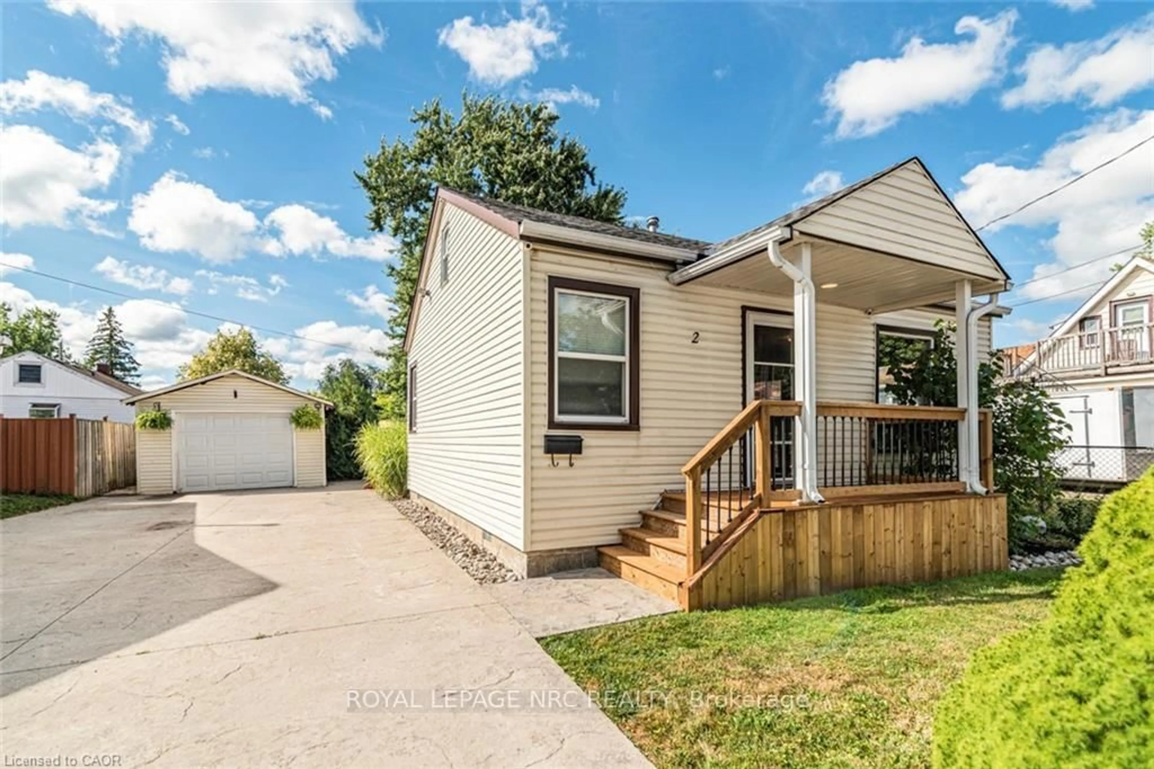Home with vinyl exterior material, street for 2 Homewood Ave, St. Catharines Ontario L2M 5L3