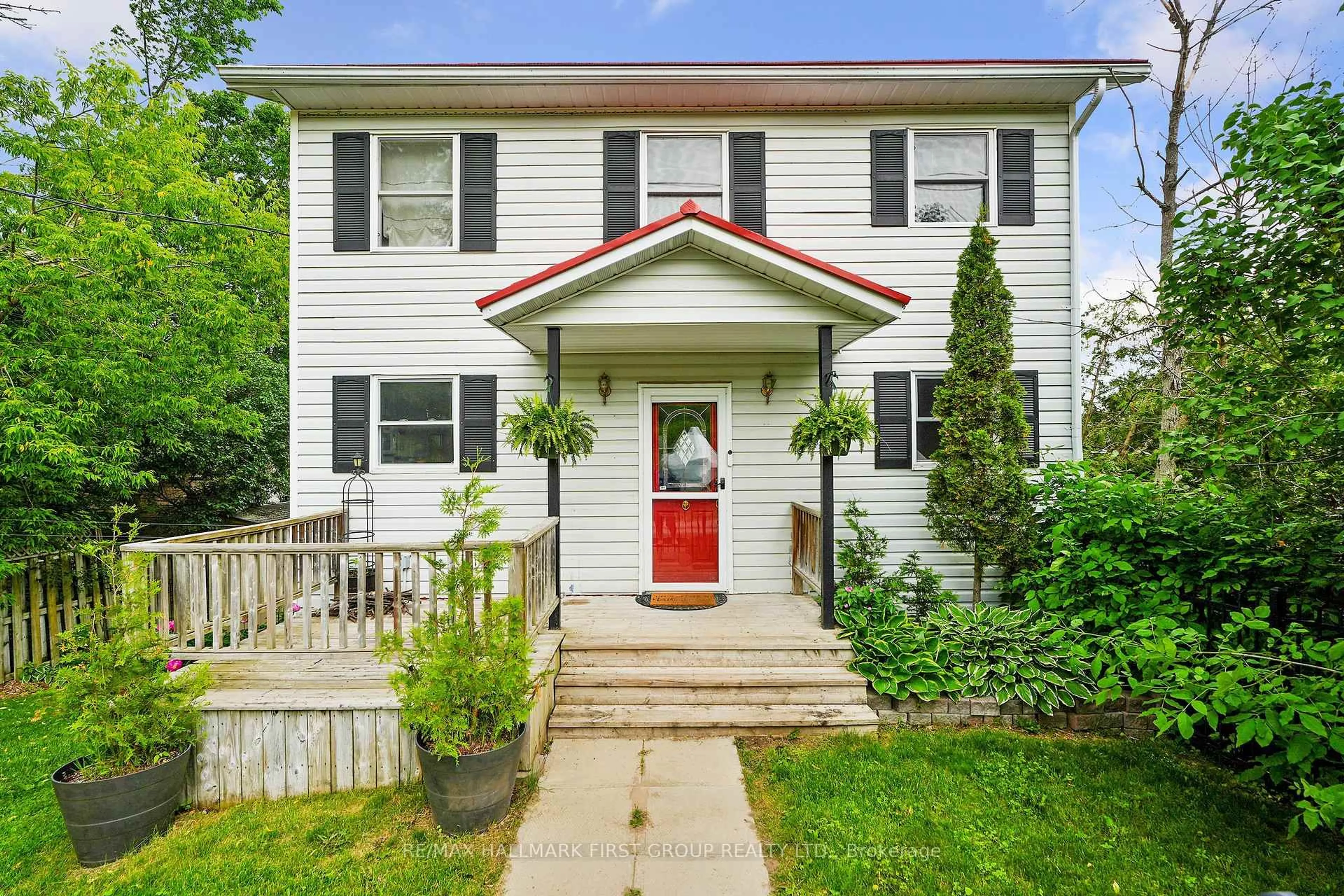 Home with vinyl exterior material, street for 8 Parker Dr, Alnwick/Haldimand Ontario K0K 2X0