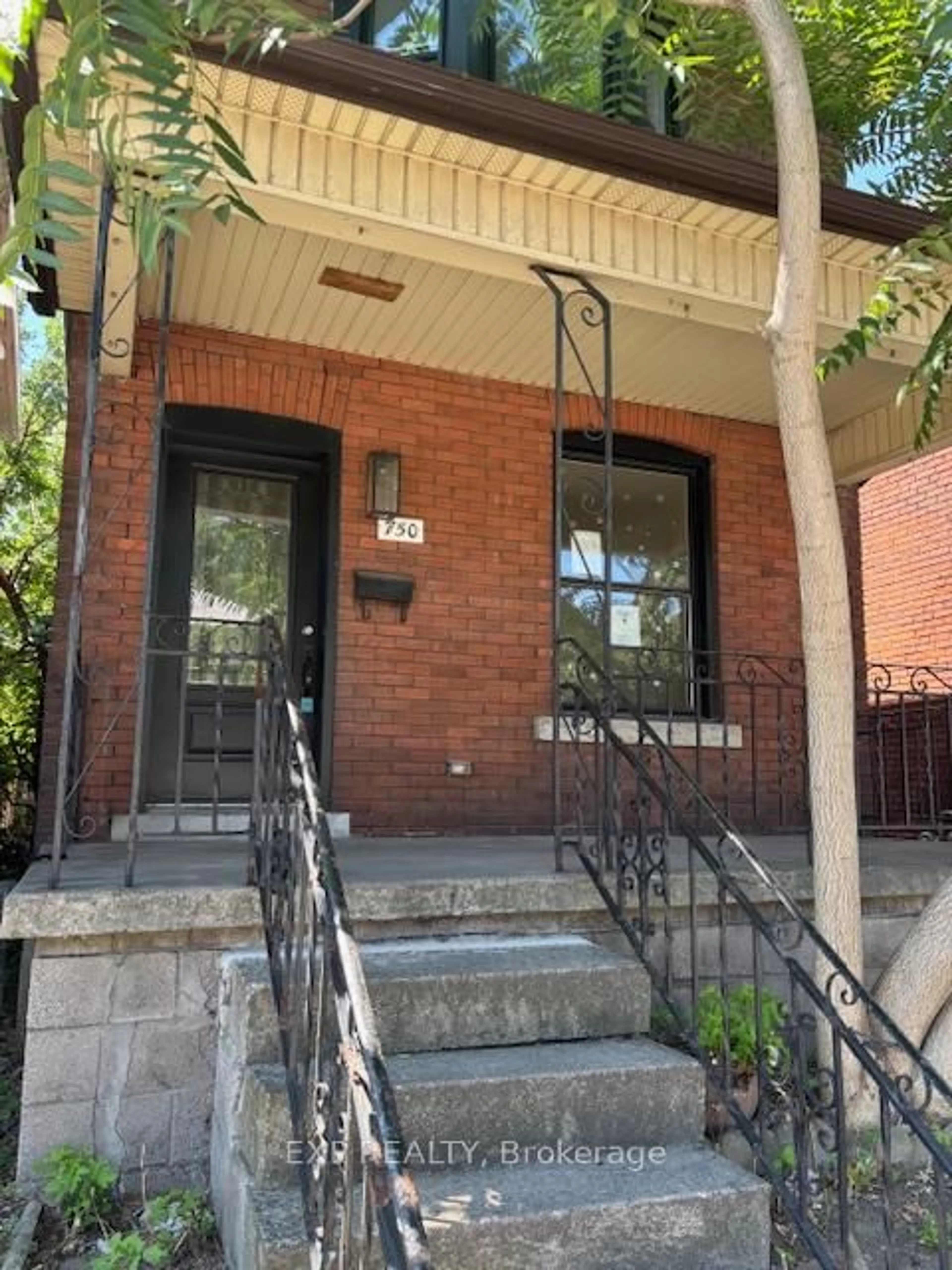 Home with brick exterior material, street for 750 Cannon St, Hamilton Ontario L8L 2G9
