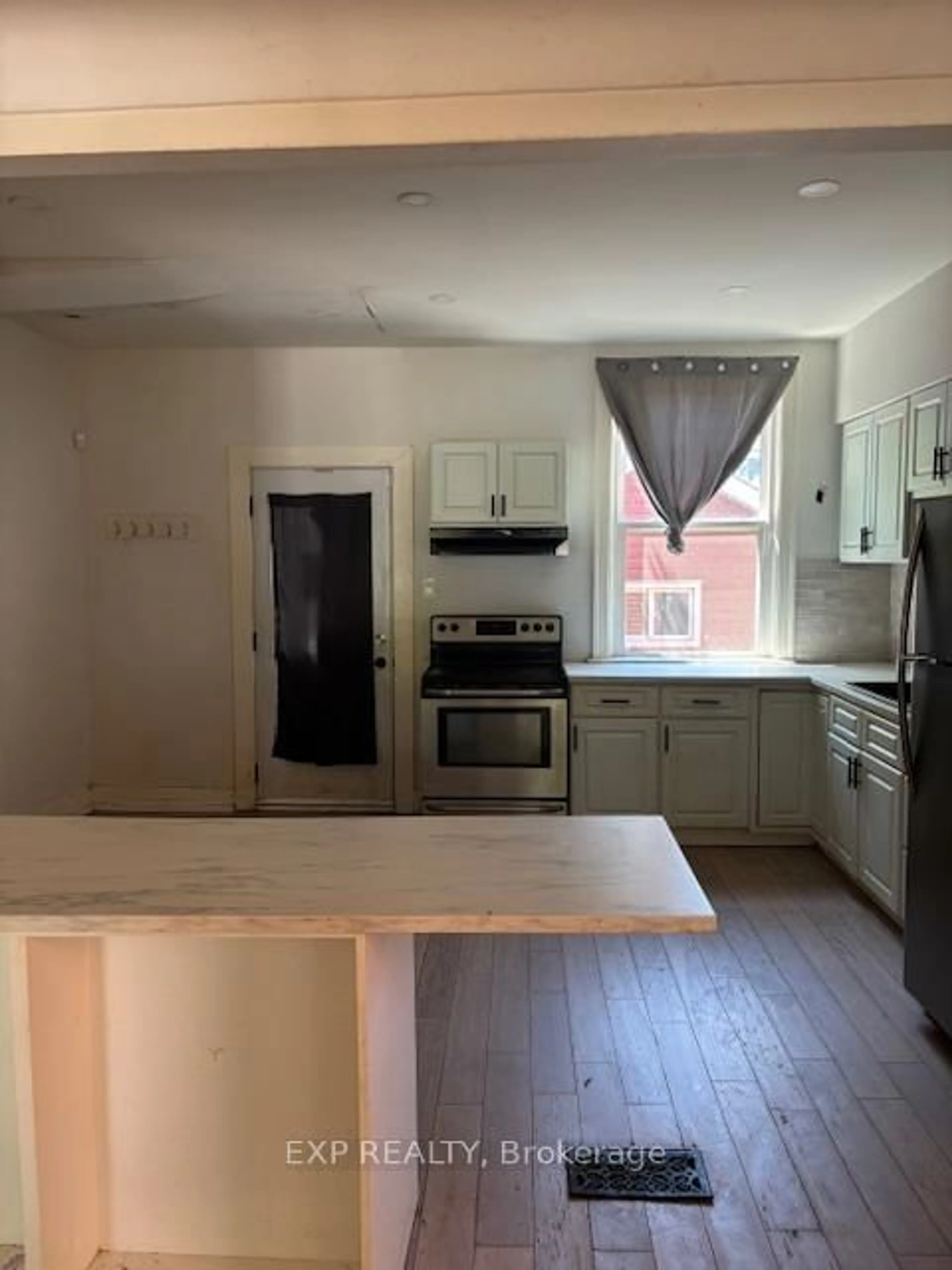 Unknown for 750 Cannon St, Hamilton Ontario L8L 2G9
