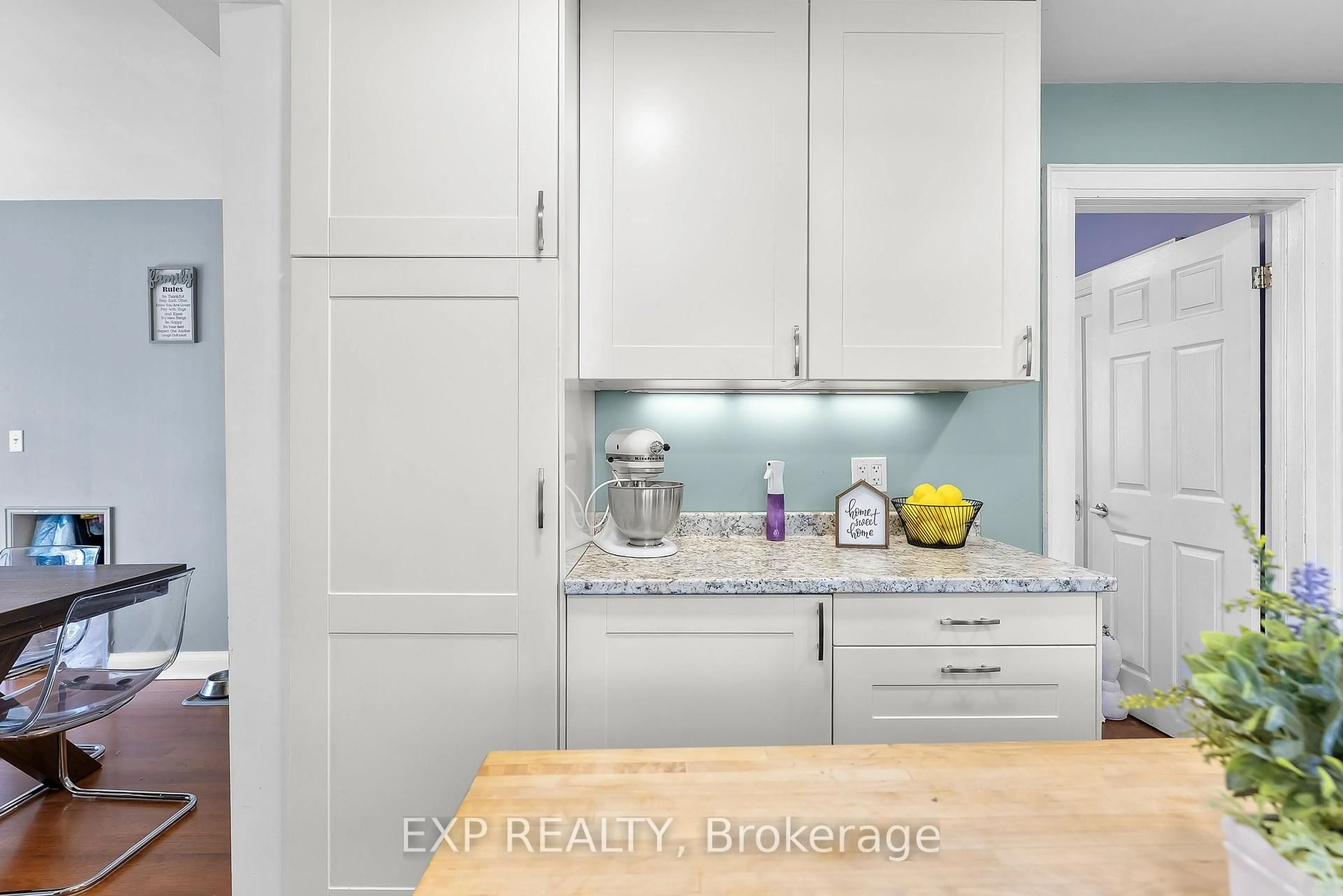 Contemporary kitchen, unknown for 9 Queen St, Thorold Ontario L2V 2P7