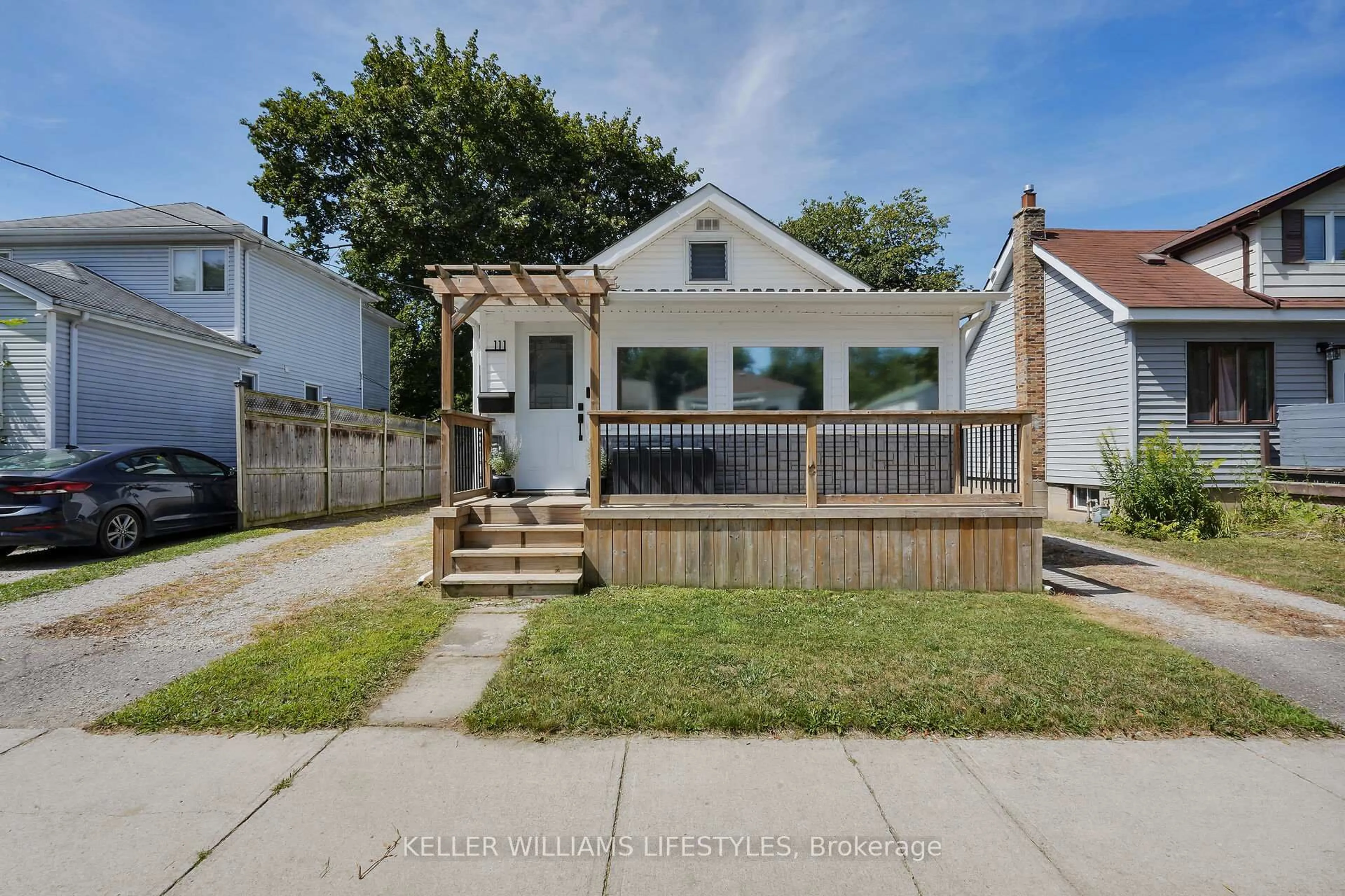 A pic from outside/outdoor area/front of a property/back of a property/a pic from drone, street for 111 Boullee St, London East Ontario N5Y 1T8