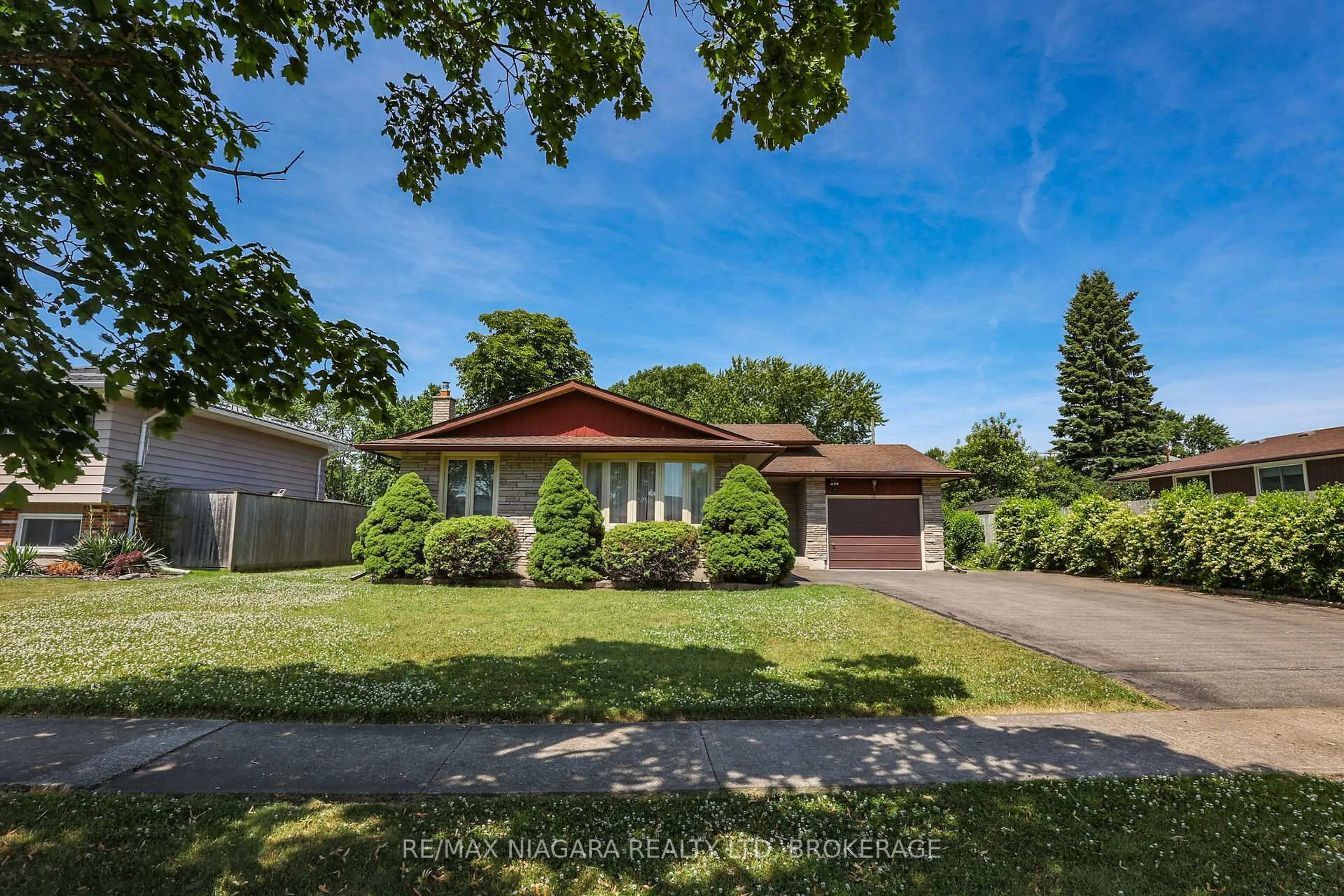 Unknown for 25 Oak St, Welland Ontario L3C 3A1