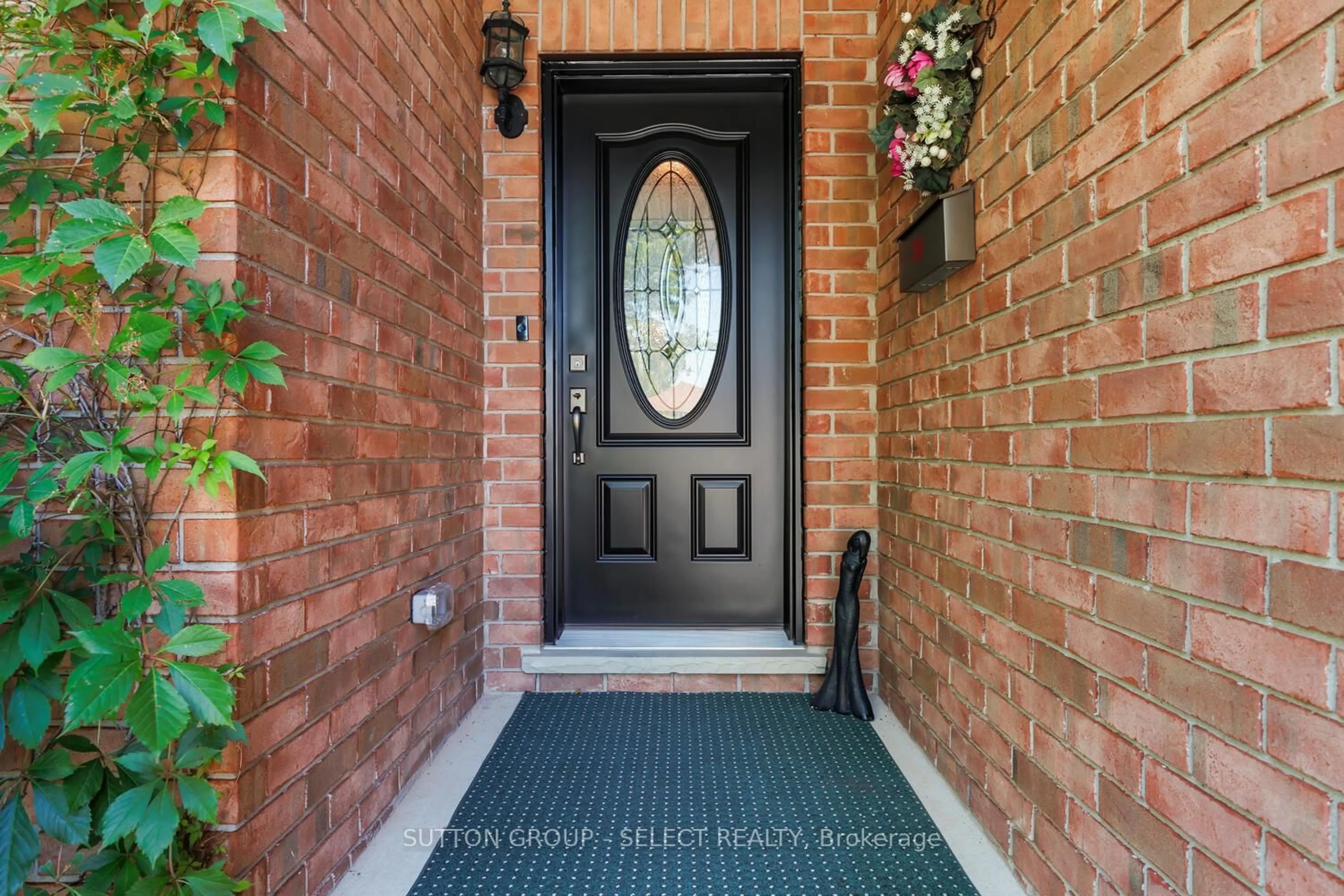 Indoor entryway for 49 Neal Ave, St. Thomas Ontario N5R 6B5