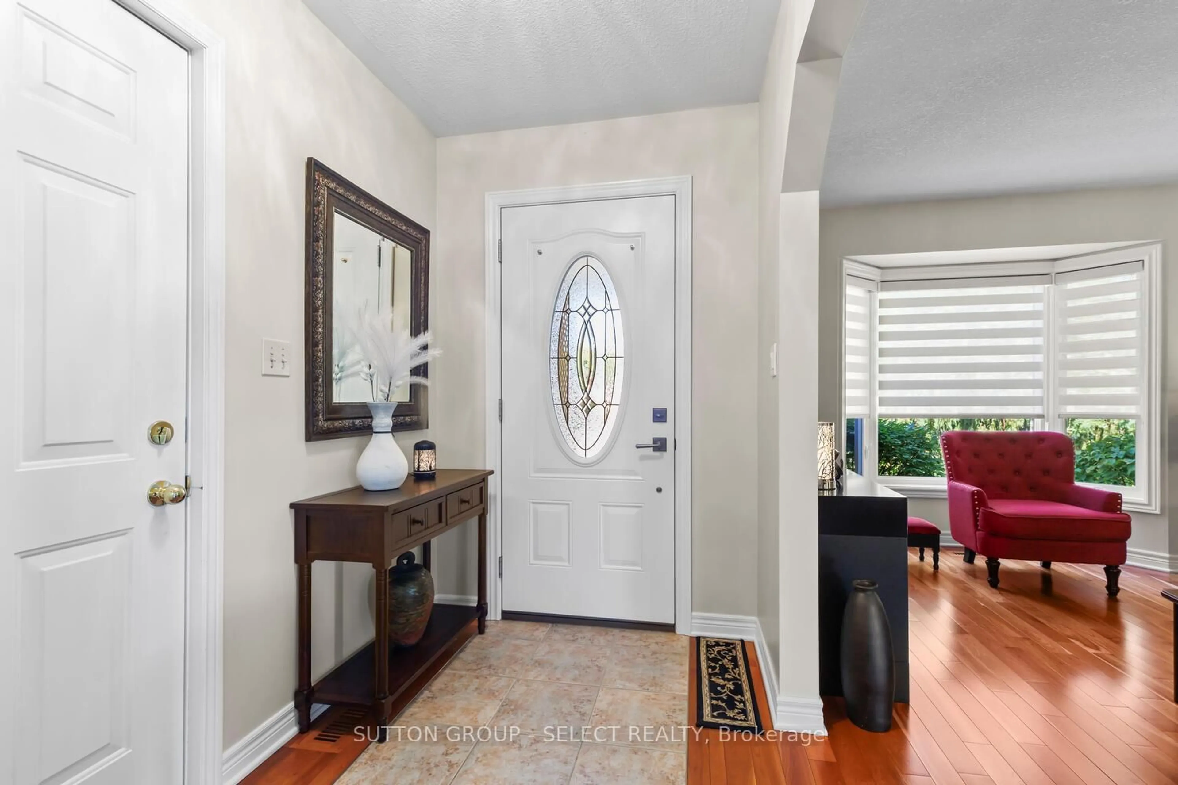 Indoor entryway for 49 Neal Ave, St. Thomas Ontario N5R 6B5