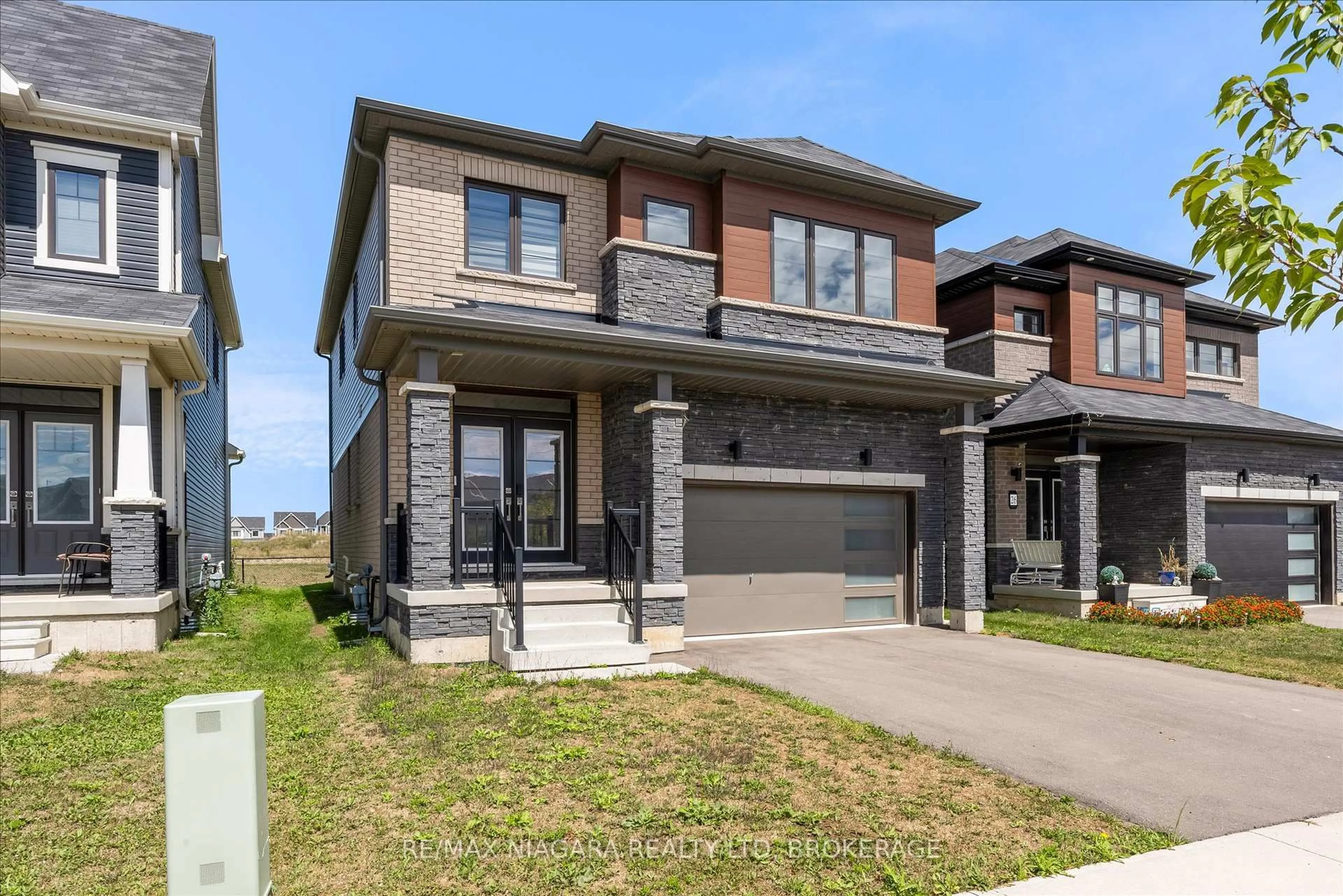 Home with brick exterior material, street for 22 PEACH St, Thorold Ontario L2E 6S4