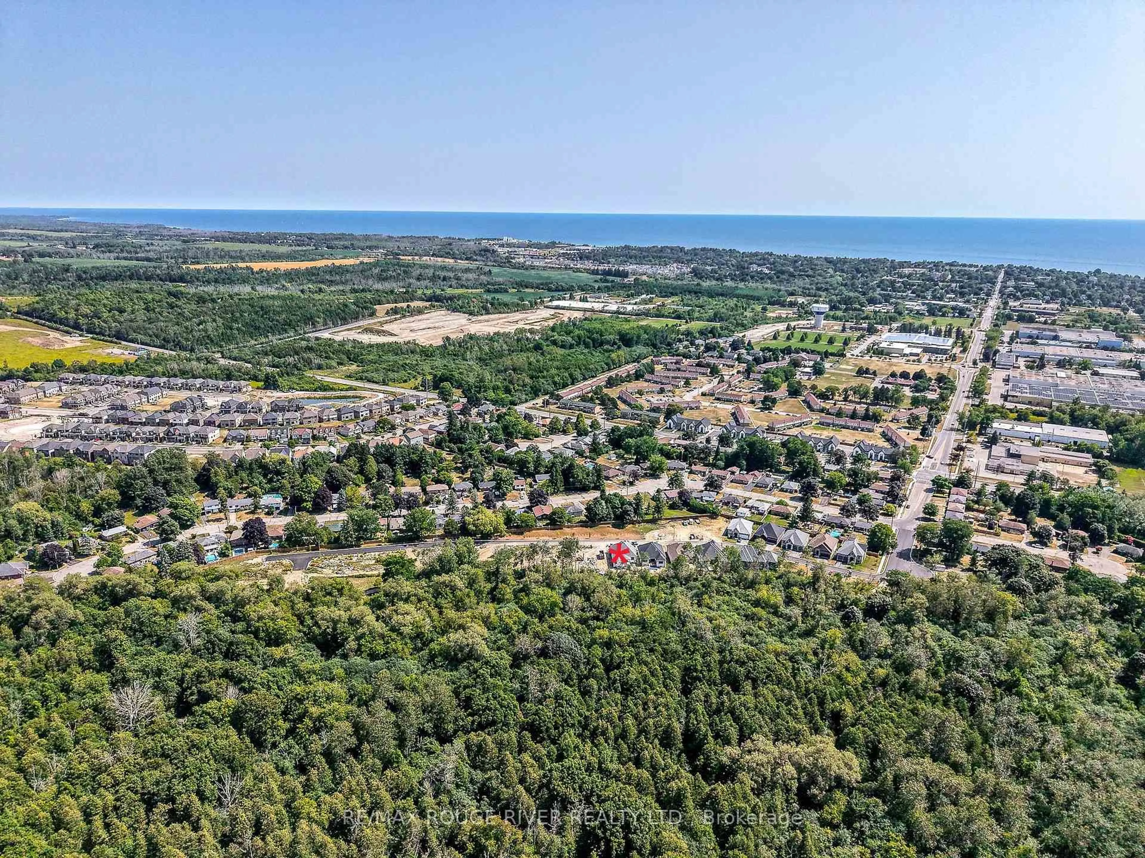 A pic from outside/outdoor area/front of a property/back of a property/a pic from drone, unknown for 5-1000 D'ARCY St, Cobourg Ontario K9A 4B6