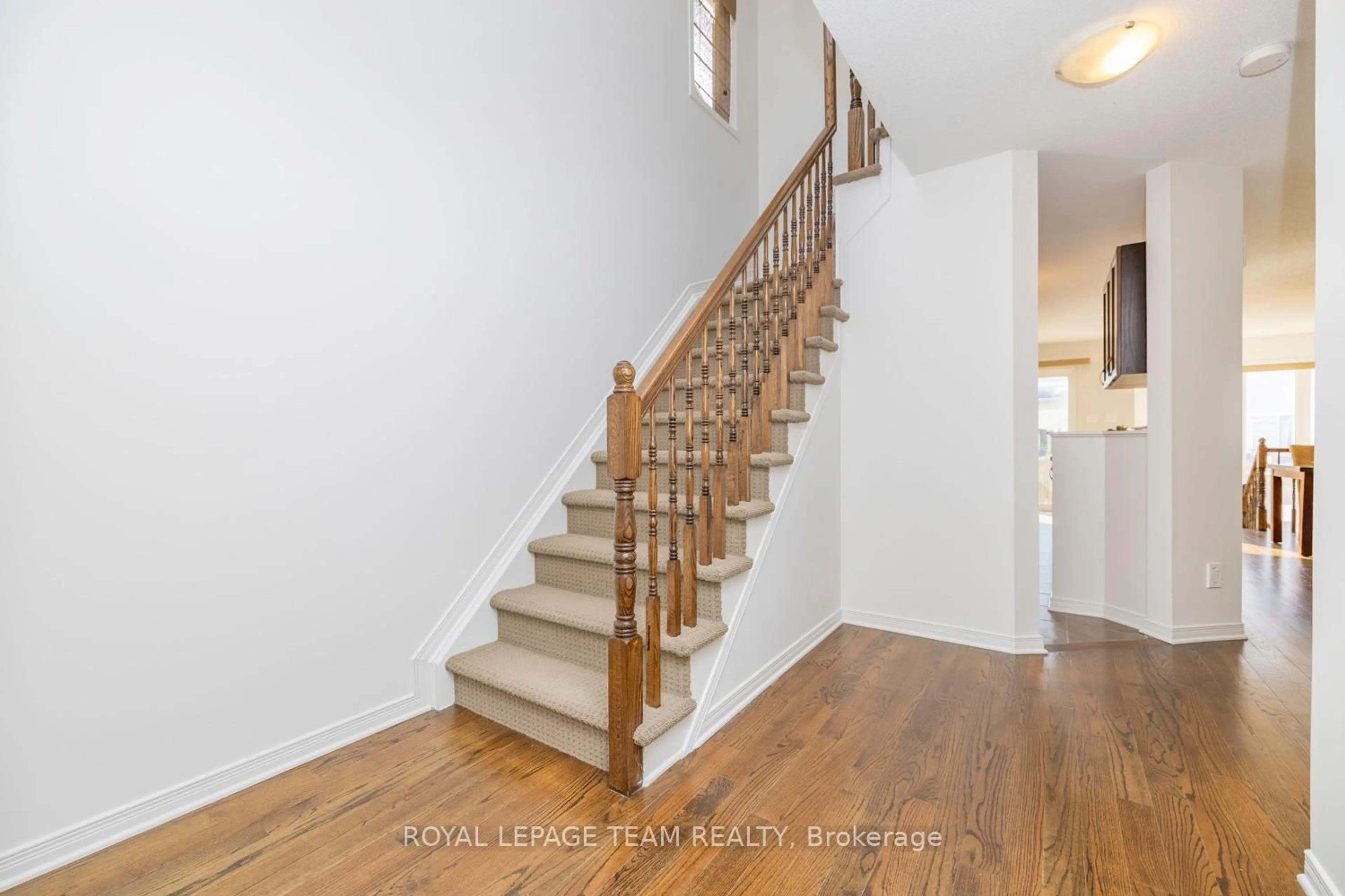Stairs for 209 Macoun Circ, Ottawa Ontario K1T 0H9