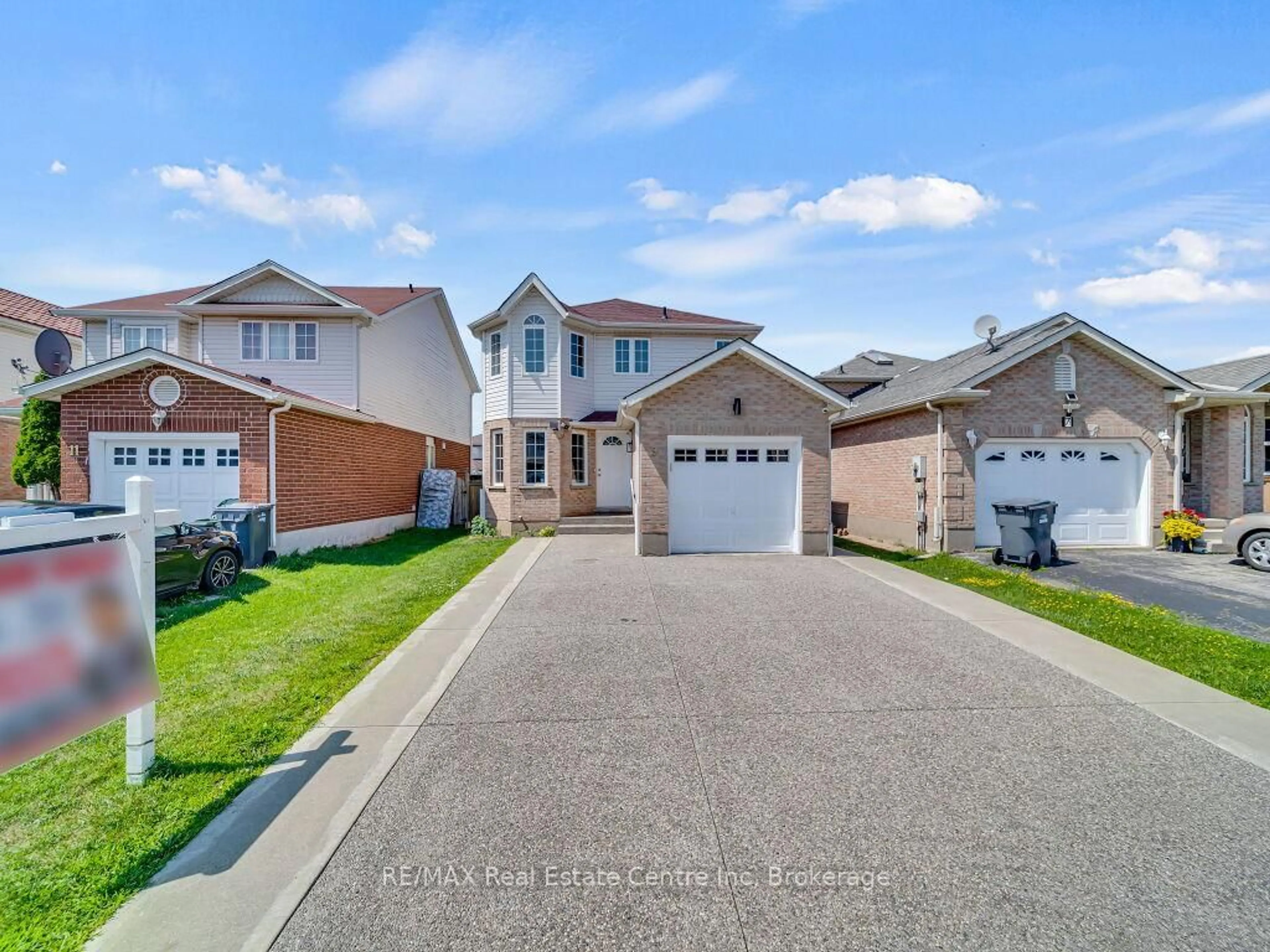 A pic from outside/outdoor area/front of a property/back of a property/a pic from drone, street for 9 Ryde Rd, Guelph Ontario N1K 1V8