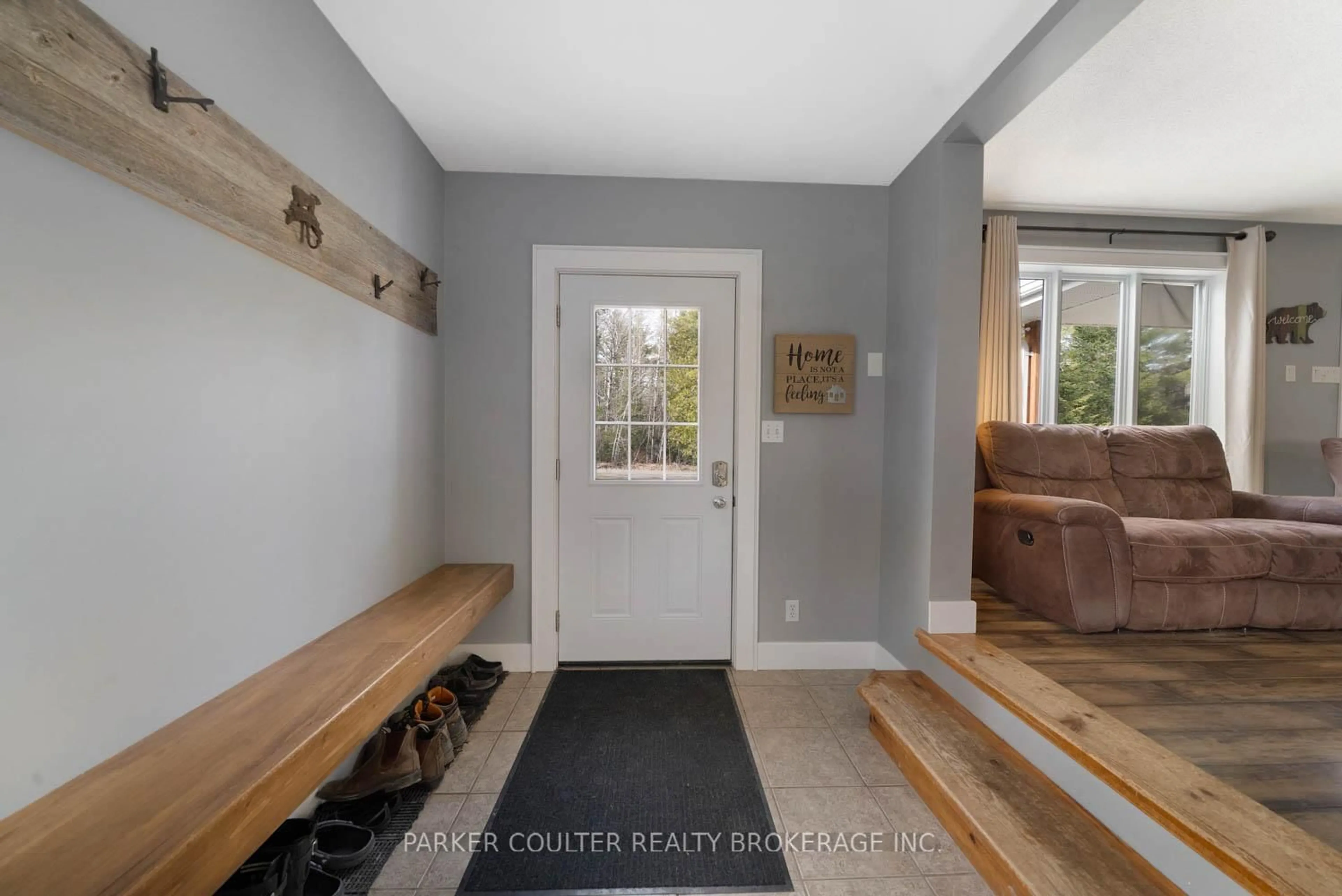 Indoor entryway for 115 Mccans Rd, Seguin Ontario P0C 1J0