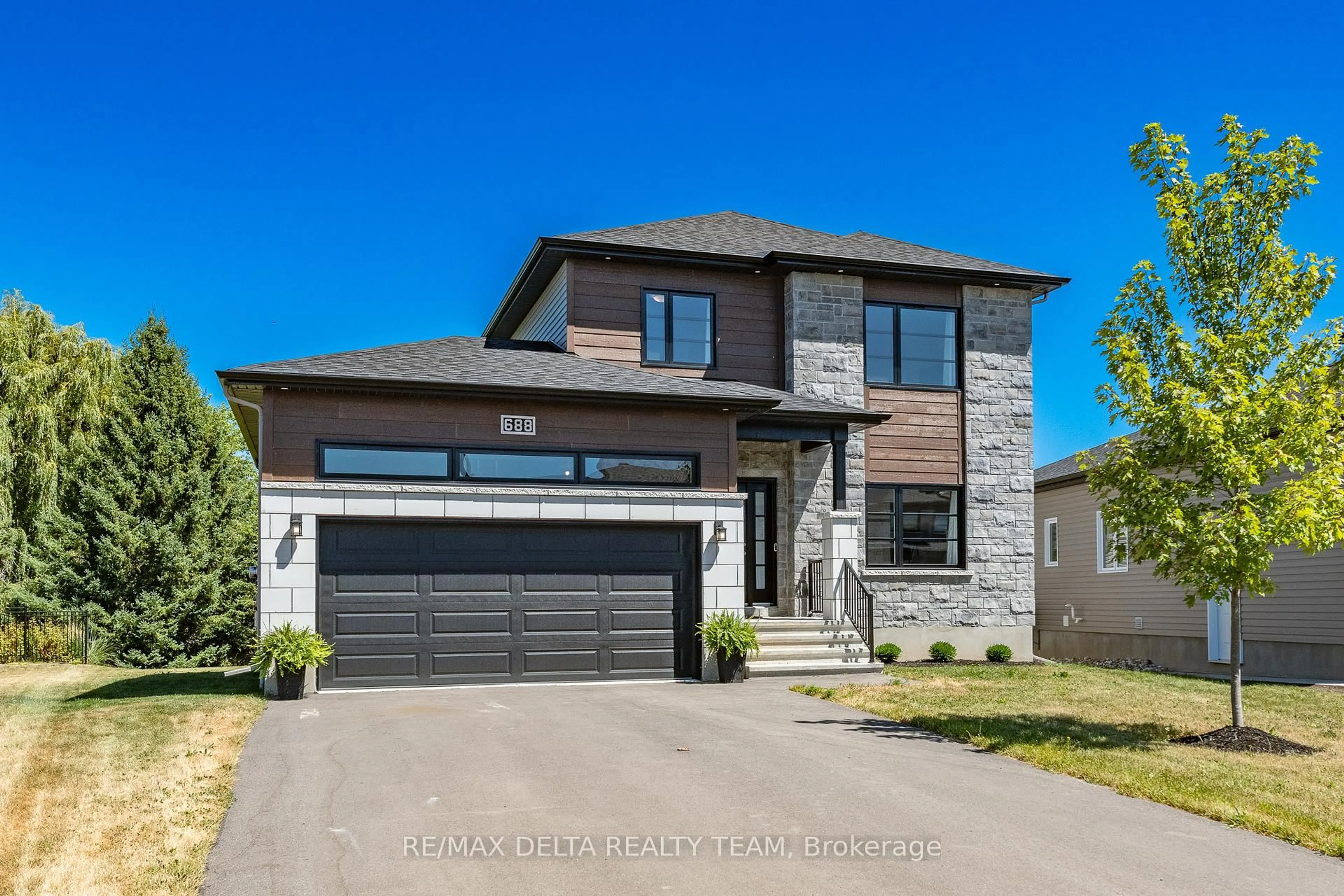 Home with brick exterior material, street for 688 Geneva Cres, Russell Ontario K0A 1W0