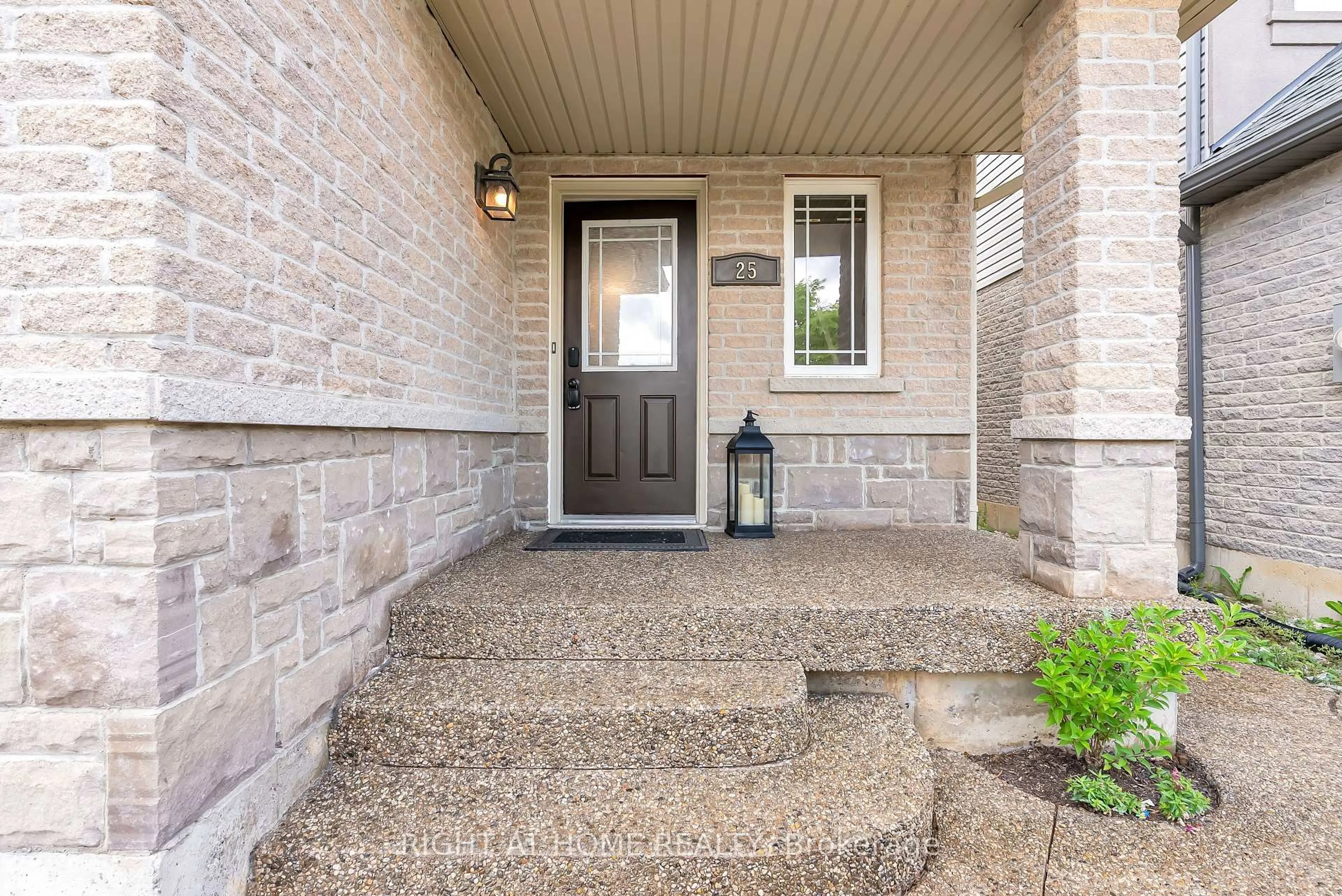 Indoor entryway for 25 Stoneglen Way, Hamilton Ontario L0R 1W0