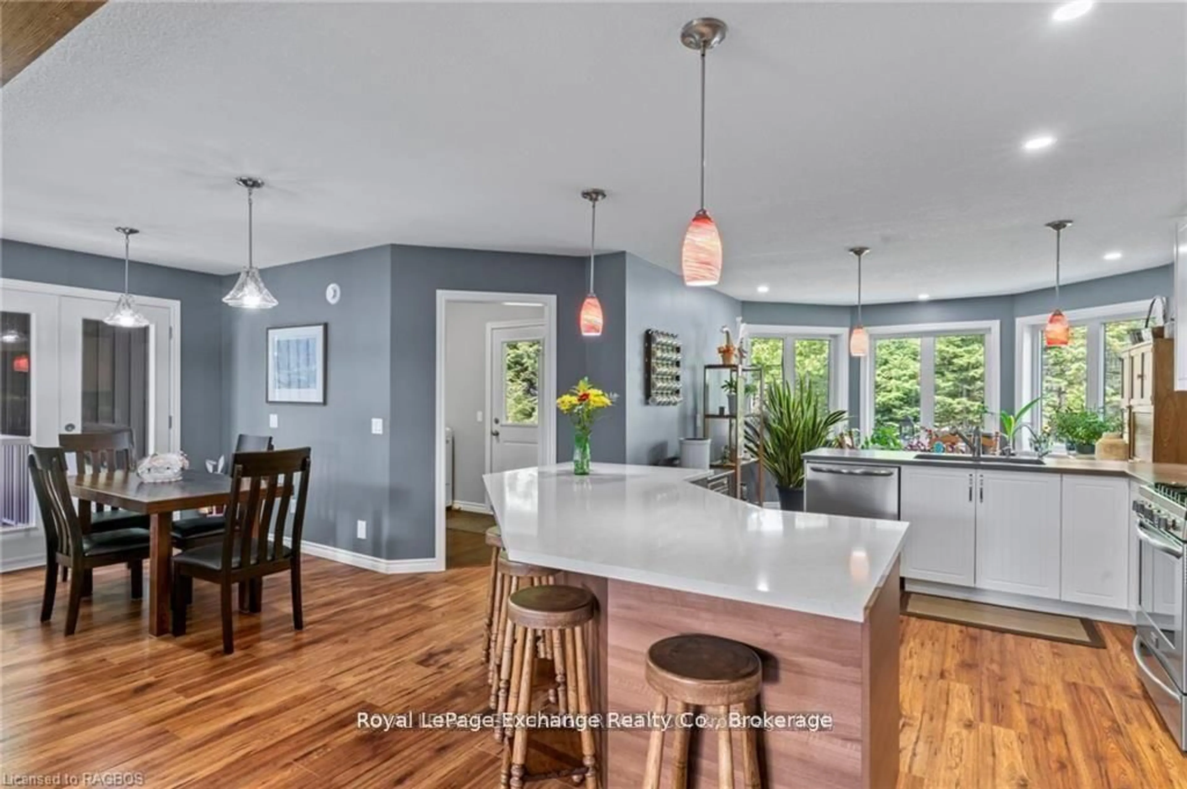 Open concept kitchen, unknown for 615 Cayuga Cres, Huron-Kinloss Ontario N2Z 2X3
