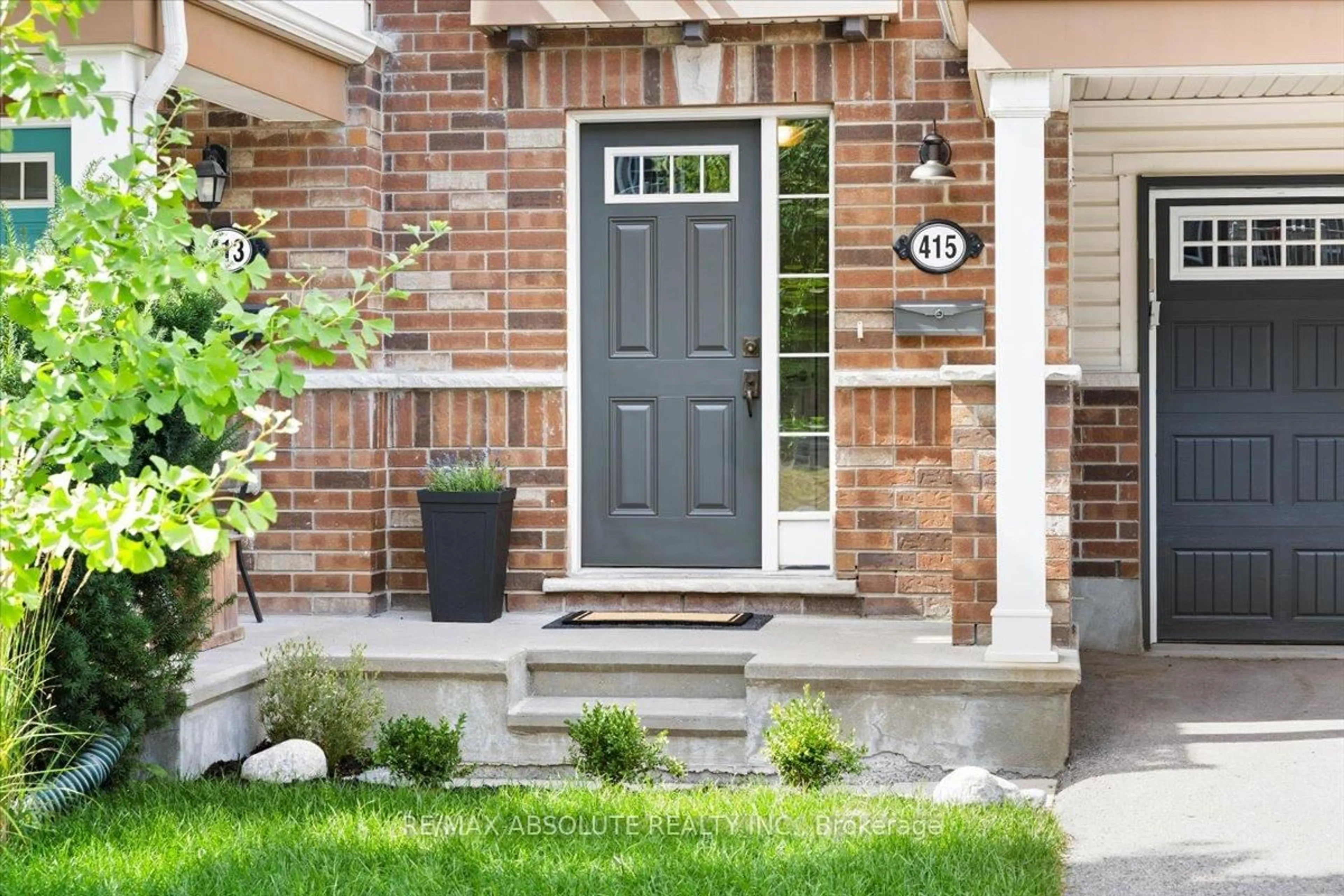 Home with brick exterior material, street for 415 Rosingdale St, Ottawa Ontario K2R 1G9