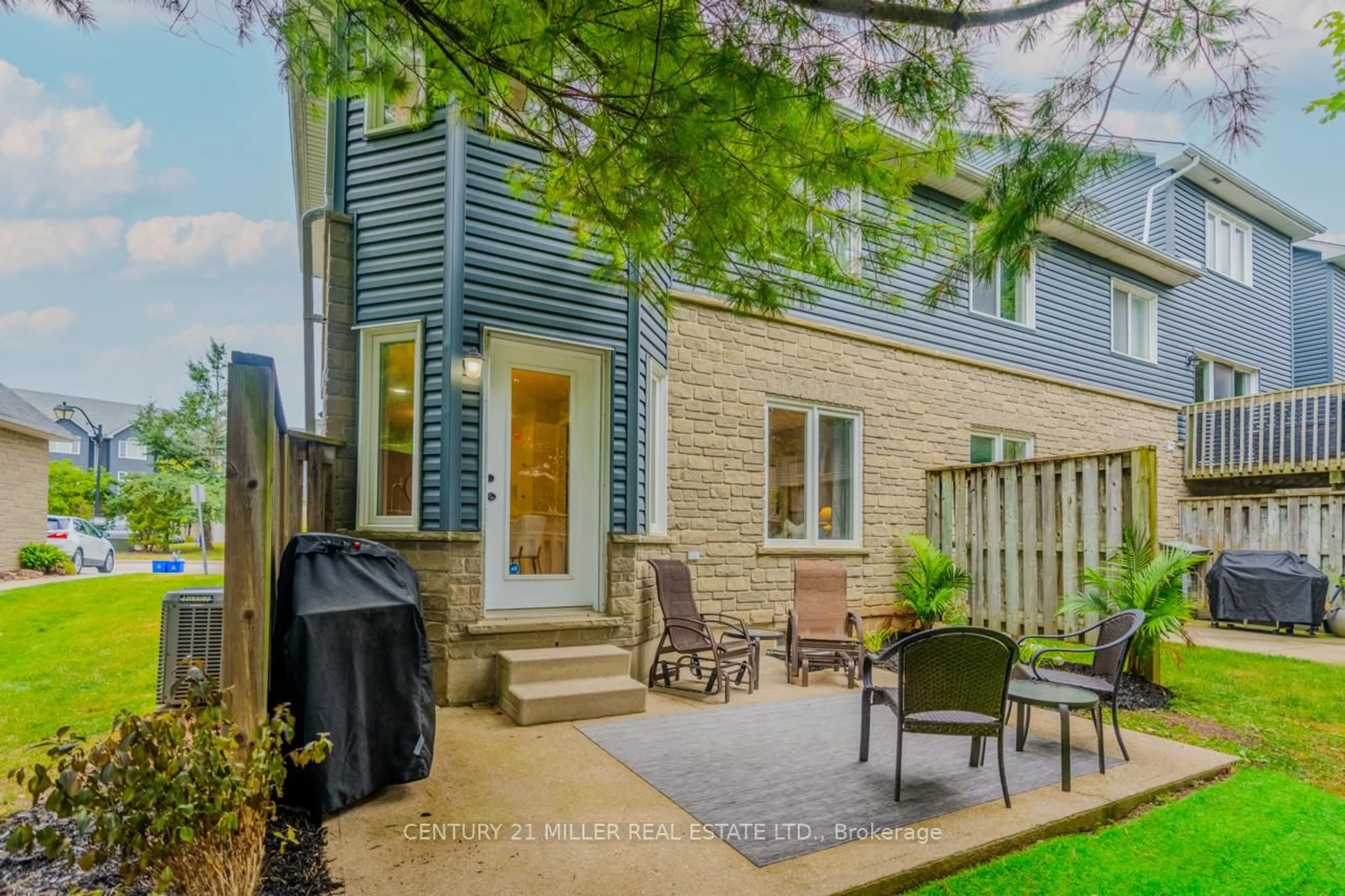 Patio, street for 199 Saginaw Pkwy #30, Cambridge Ontario N1T 1T9