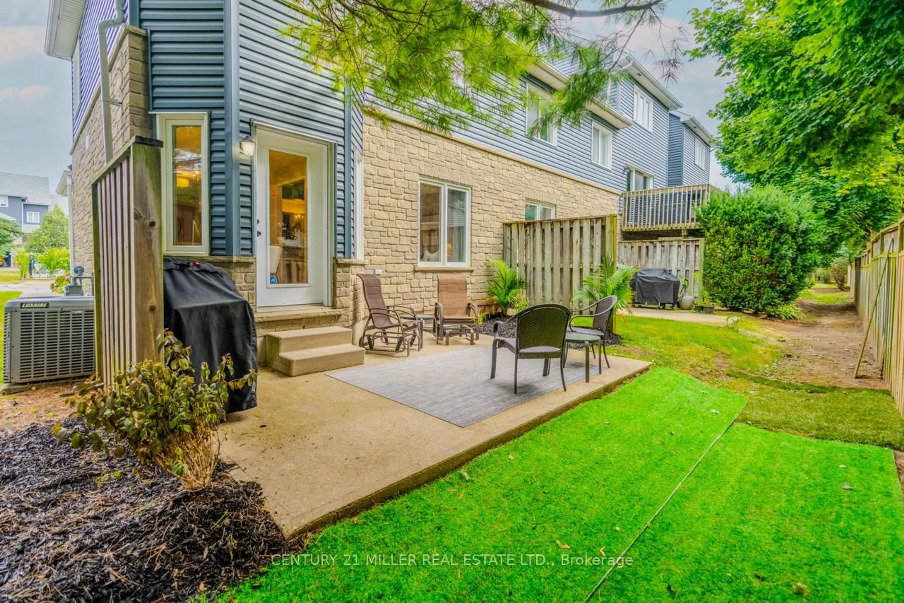 Patio, street for 199 Saginaw Pkwy #30, Cambridge Ontario N1T 1T9