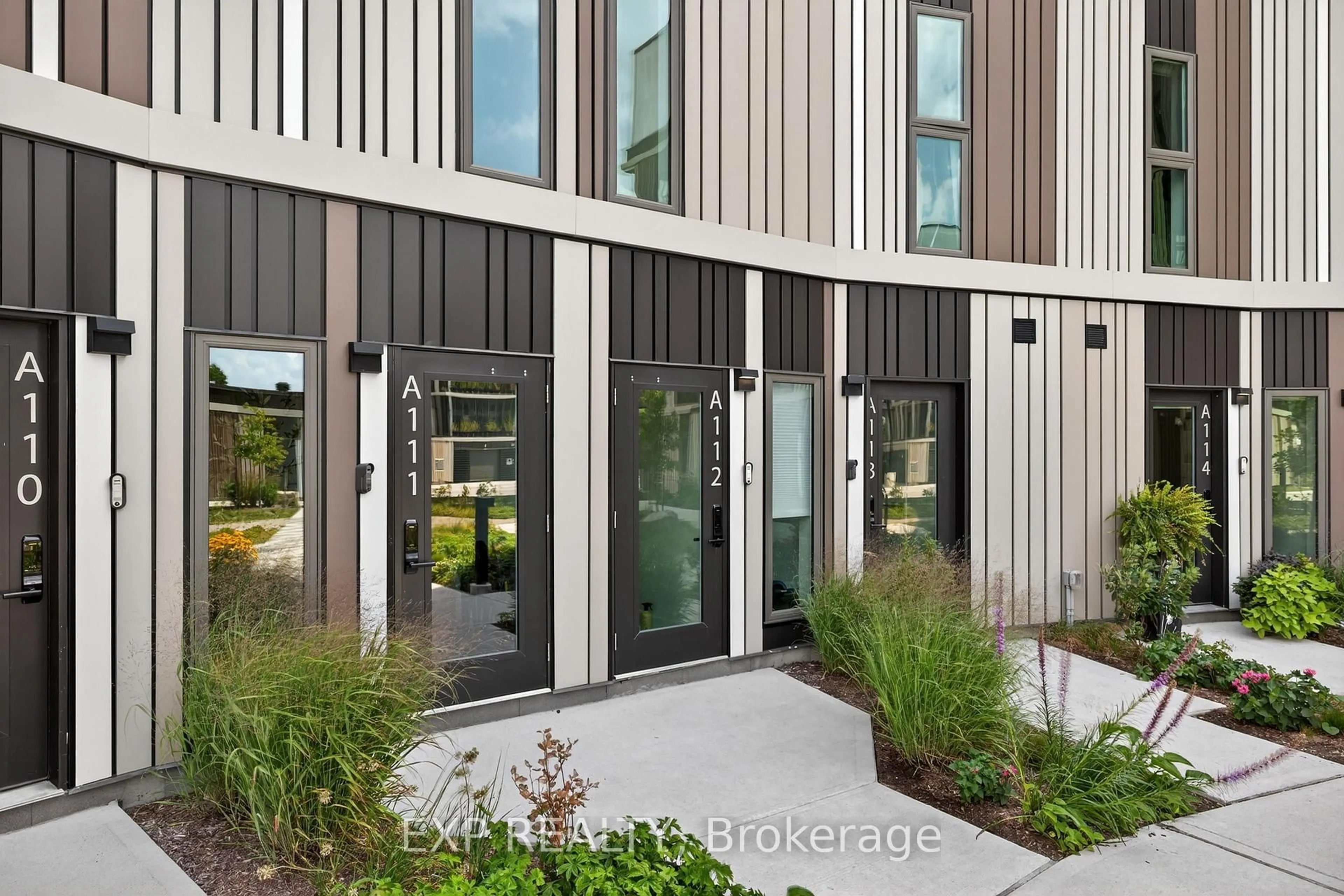 Indoor foyer for 2062 Lumen Dr #A112, London South Ontario N6A 5B5