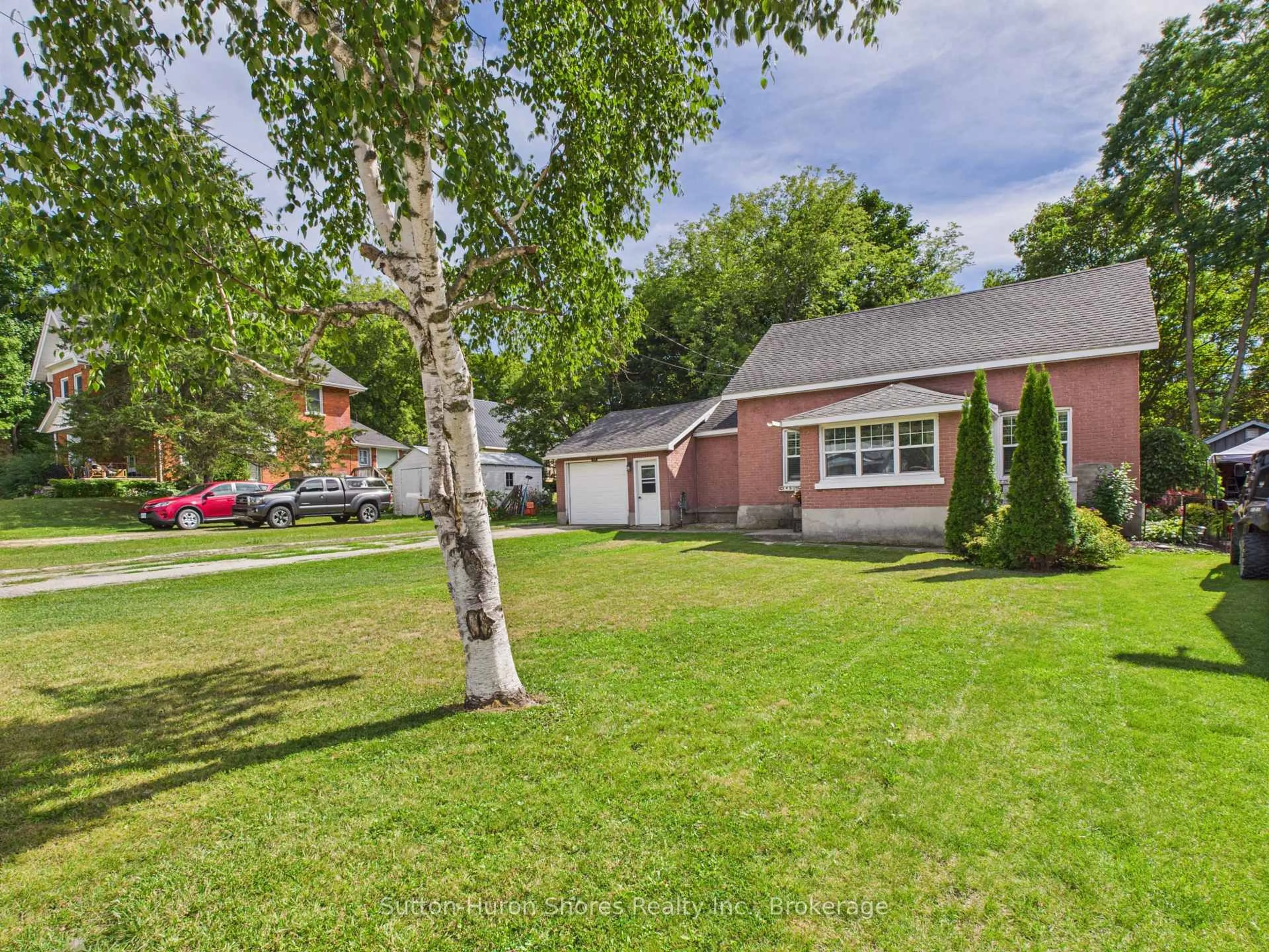 A pic from outside/outdoor area/front of a property/back of a property/a pic from drone, street for 24 Market St, Arran-Elderslie Ontario N0H 2N0